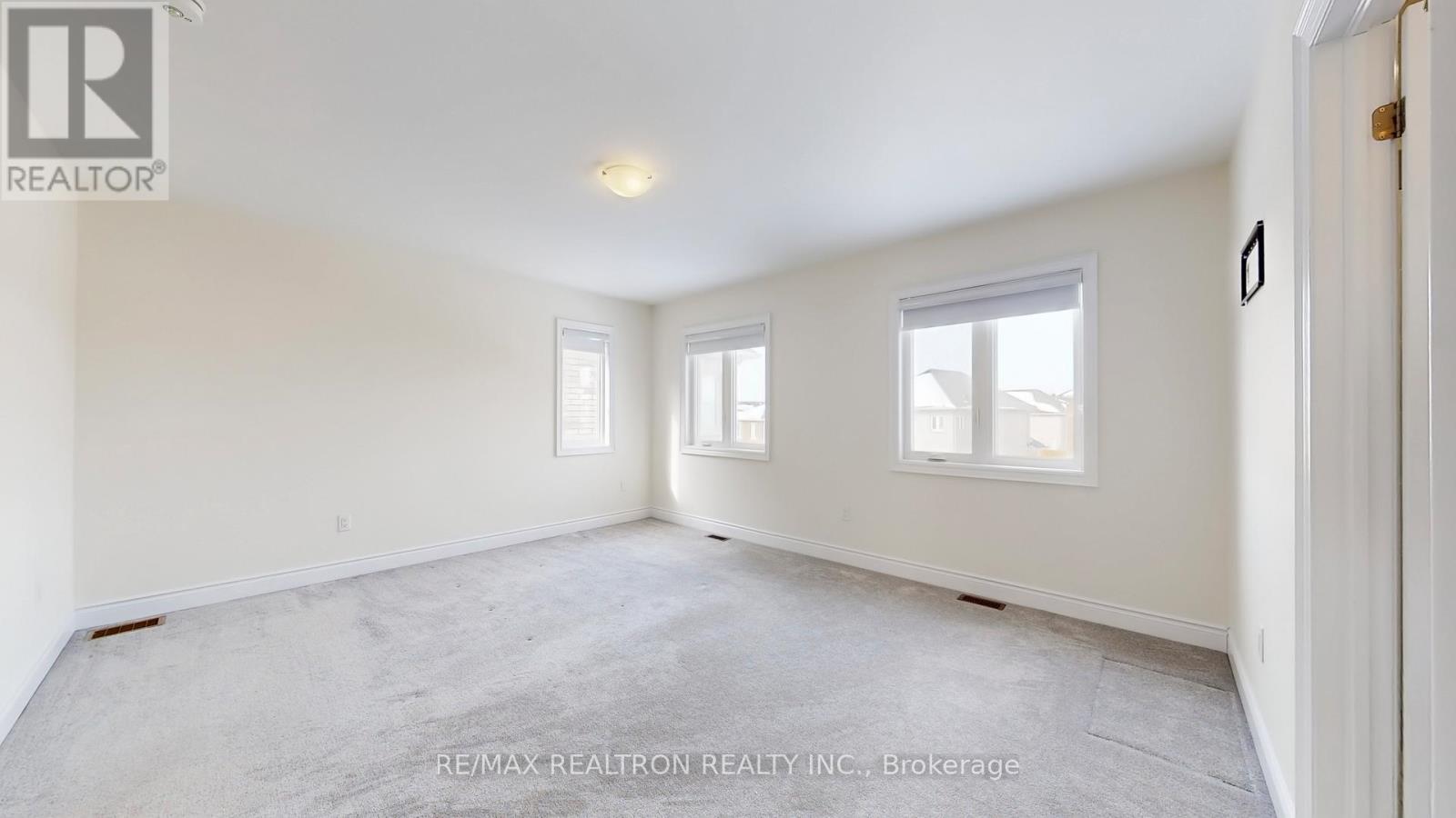 46 Mac Campbell Way, Bradford West Gwillimbury, Ontario  L3Z 4M7 - Photo 19 - N12814934