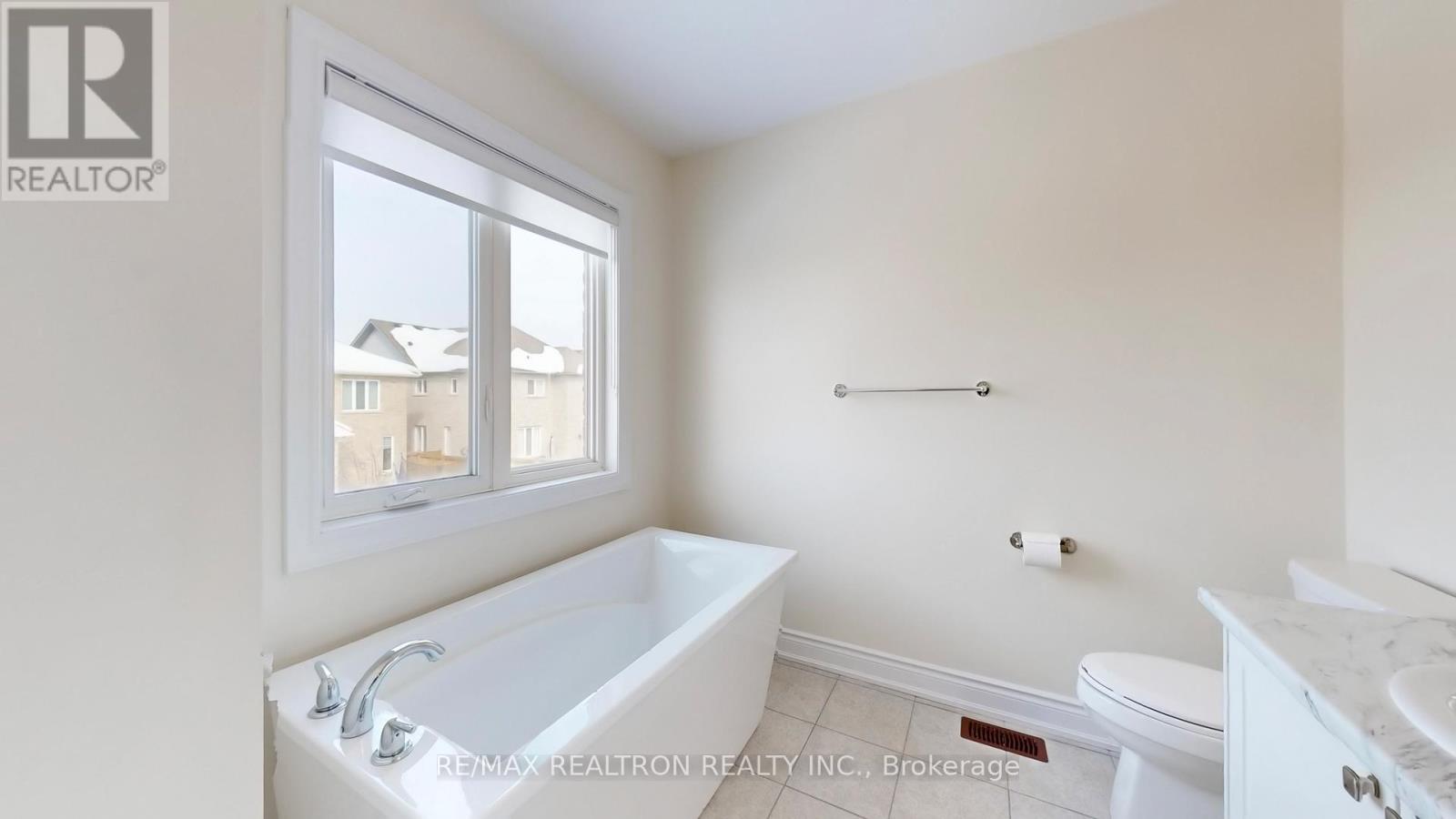 46 Mac Campbell Way, Bradford West Gwillimbury, Ontario  L3Z 4M7 - Photo 23 - N12814934