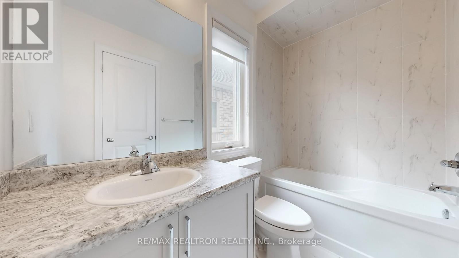 46 Mac Campbell Way, Bradford West Gwillimbury, Ontario  L3Z 4M7 - Photo 35 - N12814934