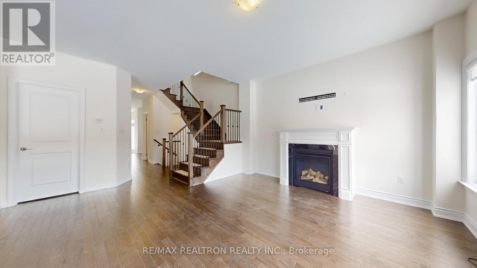 46 Mac Campbell Way, Bradford West Gwillimbury, Ontario  L3Z 4M7 - Photo 4 - N12814934