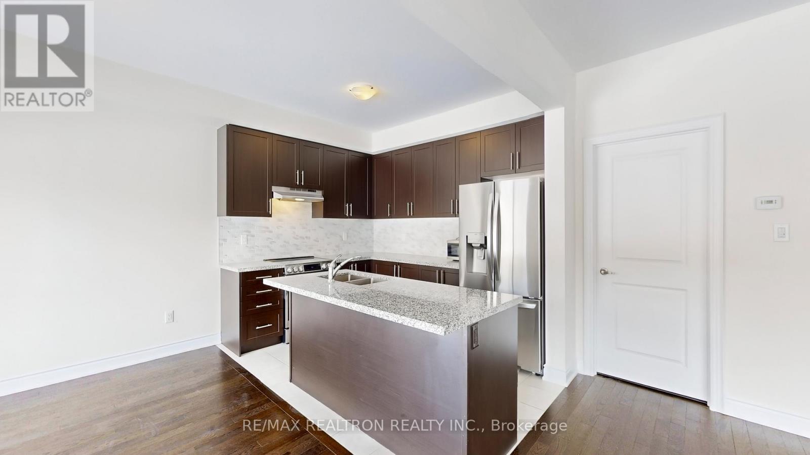 46 Mac Campbell Way, Bradford West Gwillimbury, Ontario  L3Z 4M7 - Photo 6 - N12814934