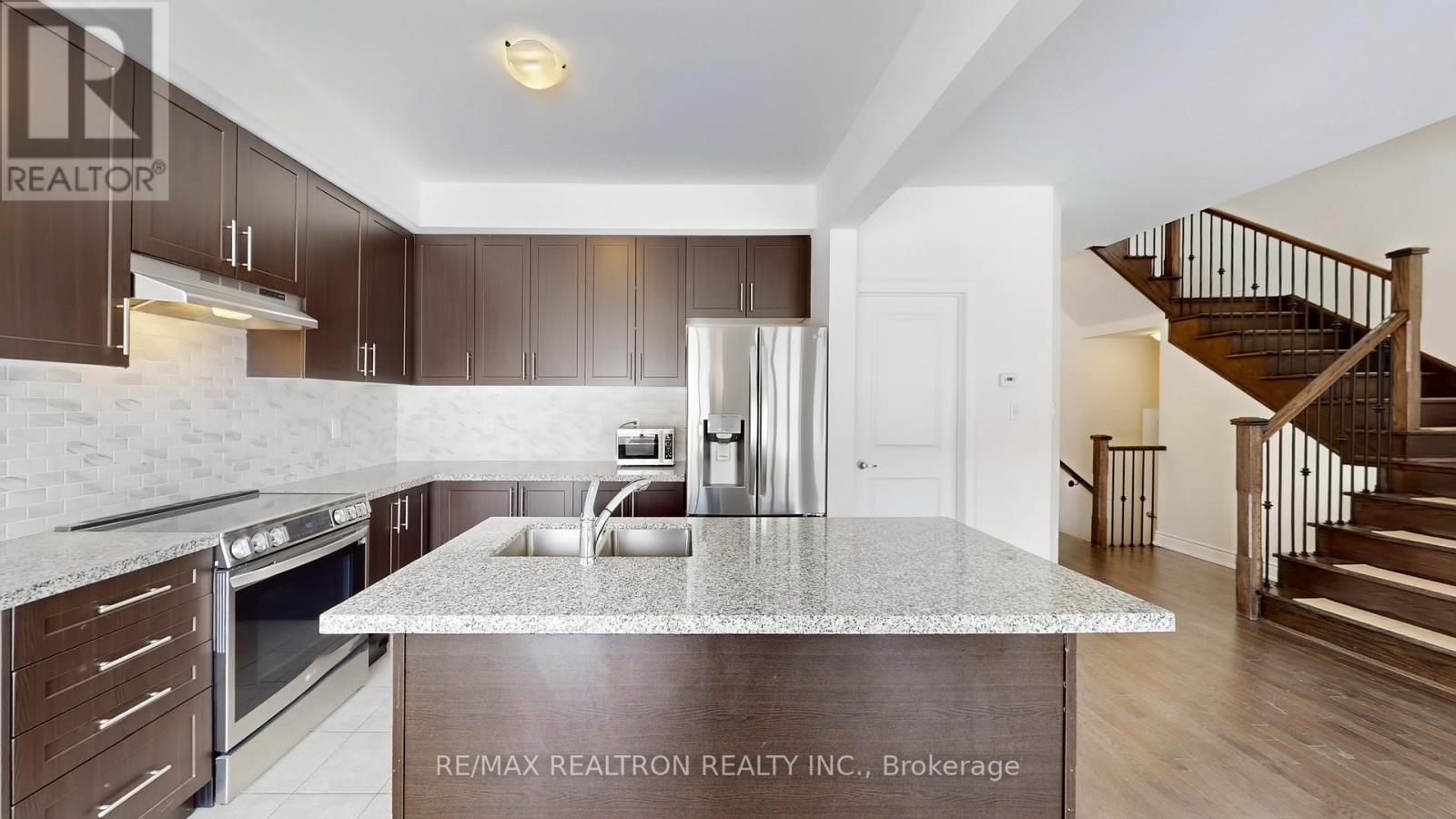 46 Mac Campbell Way, Bradford West Gwillimbury, Ontario  L3Z 4M7 - Photo 7 - N12814934