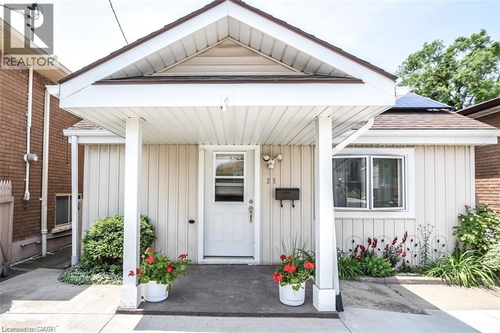 25 DELENA Avenue N, Hamilton, Ontario