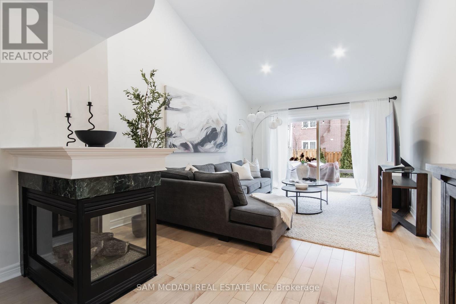 46 - 223 Rebecca Street, Oakville, Ontario  L6K 3Y2 - Photo 6 - W12814892