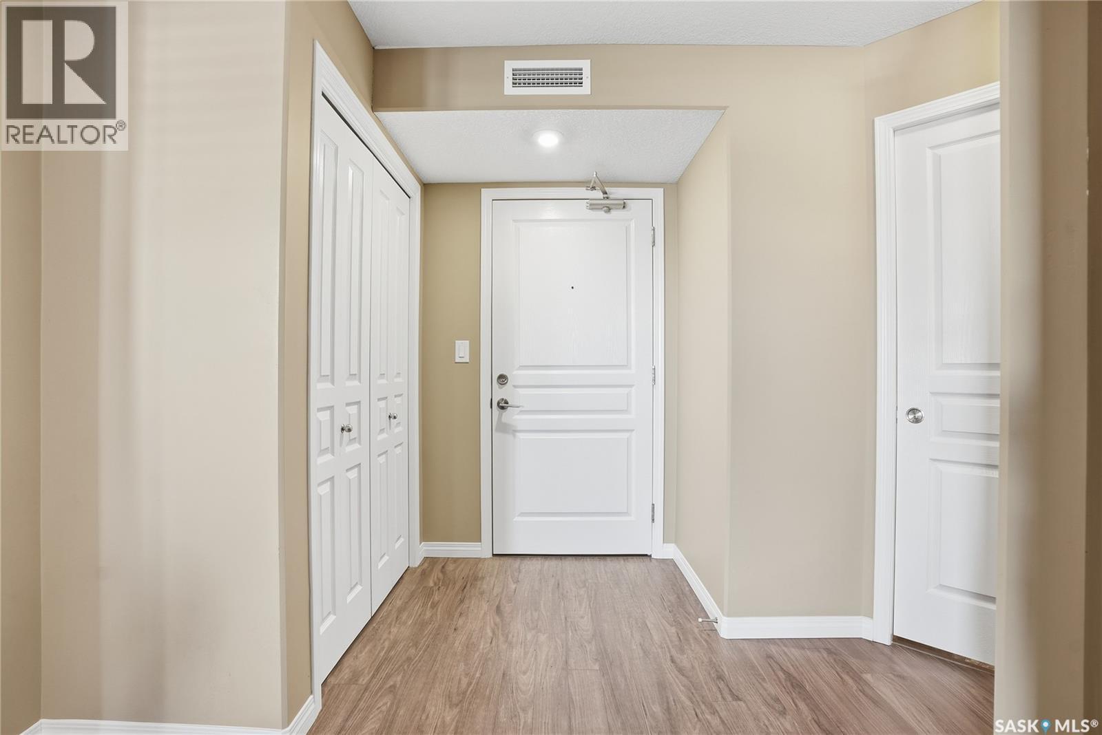 111 915 Kristjanson Road, Saskatoon, Saskatchewan  S7S 0B1 - Photo 3 - SK029043