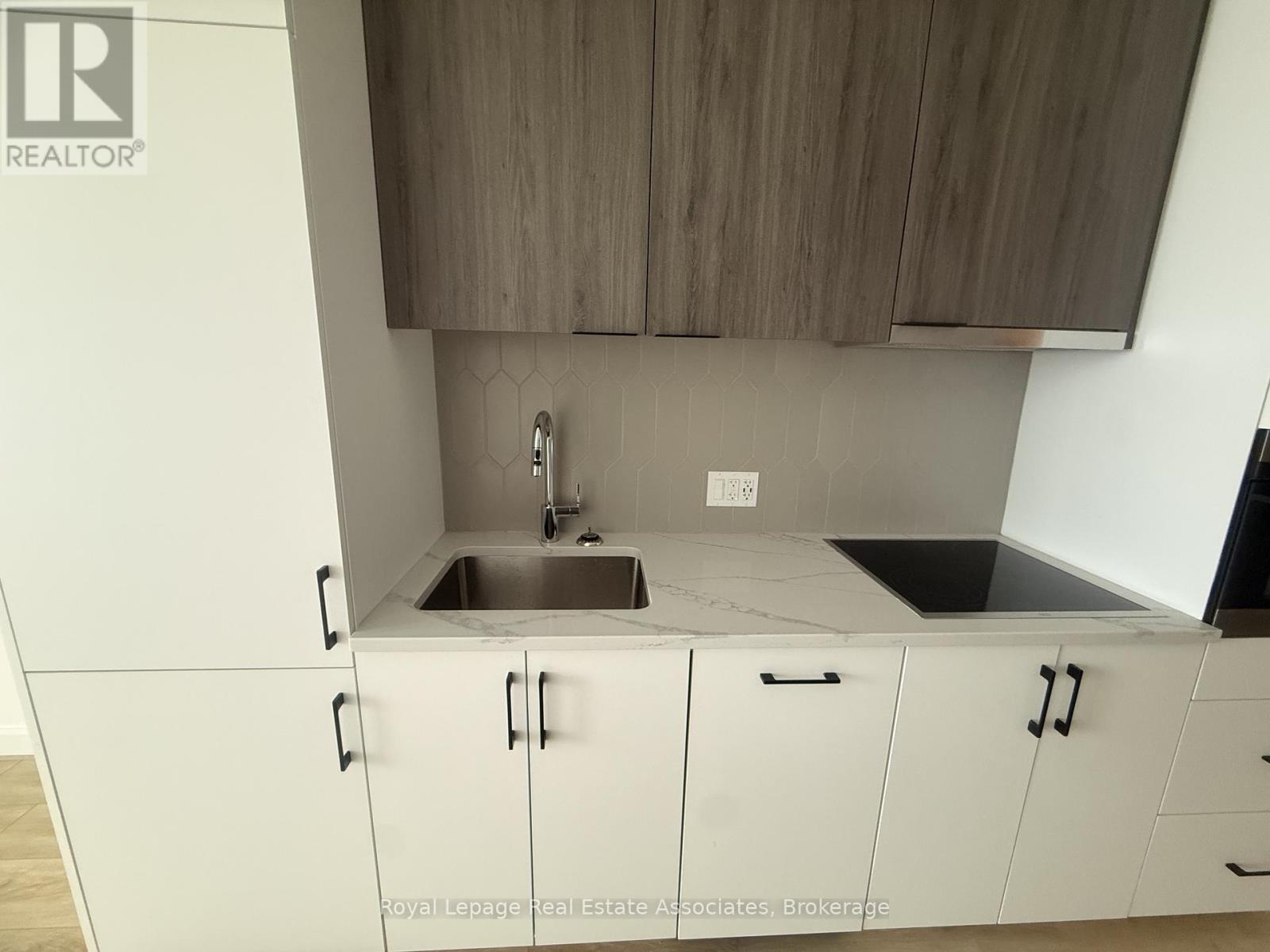 713 - 741 King Street, Kitchener, Ontario  N2G 1E9 - Photo 5 - X12814918