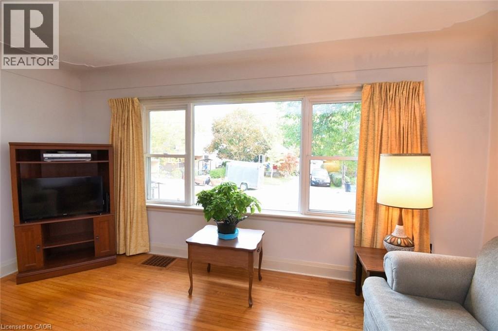 17 Concord Avenue, Dundas, Ontario  L9H 1R5 - Photo 3 - 40806192