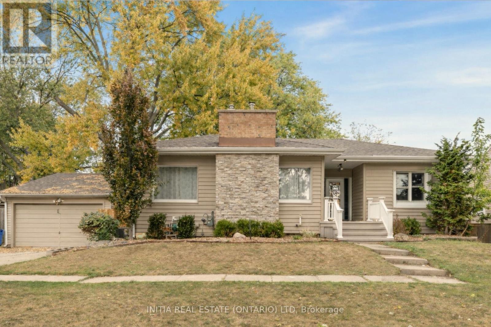 730 Talfourd Street, Sarnia, Ontario  N7T 1R9 - Photo 1 - X12815134