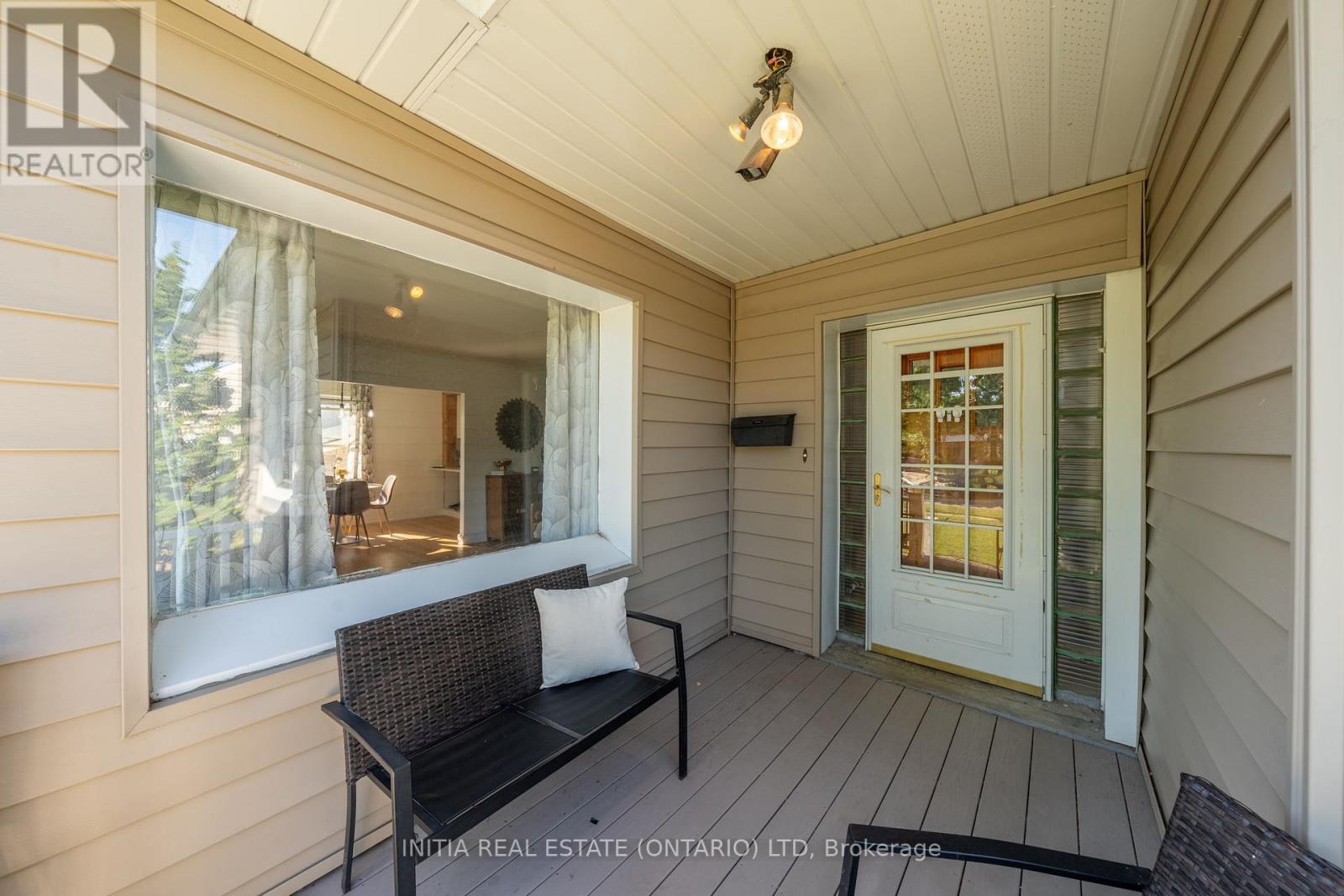 730 Talfourd Street, Sarnia, Ontario  N7T 1R9 - Photo 4 - X12815134