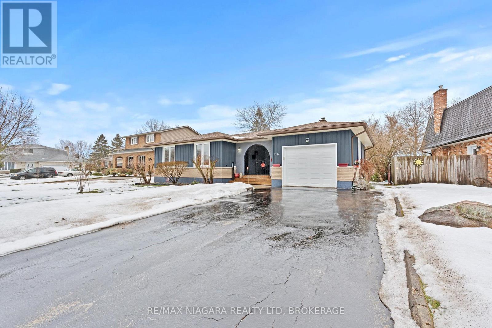 12 Hampton Court, Welland, Ontario  L3C 5T2 - Photo 4 - X12813618