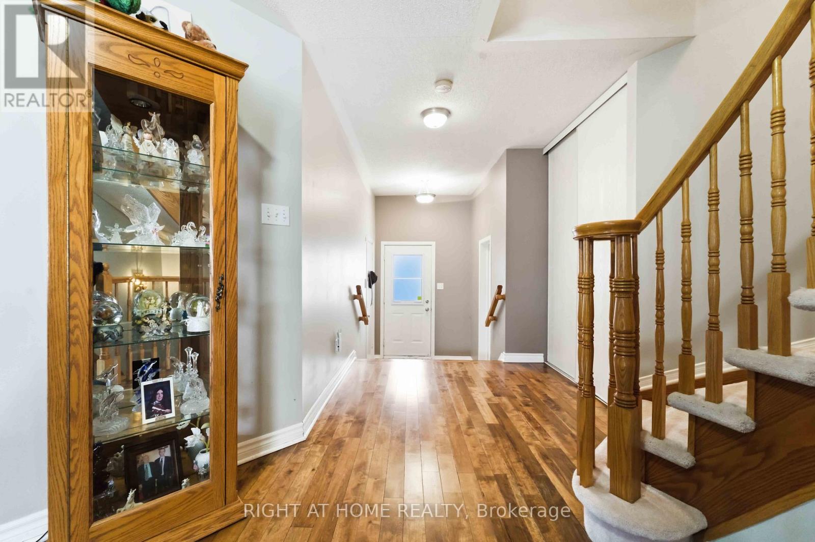 6254 Sablewood Place, Ottawa, Ontario  K1C 7M5 - Photo 3 - X12815156