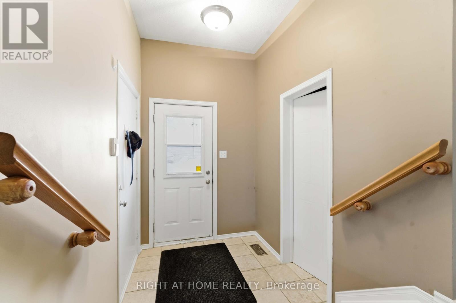 6254 Sablewood Place, Ottawa, Ontario  K1C 7M5 - Photo 4 - X12815156