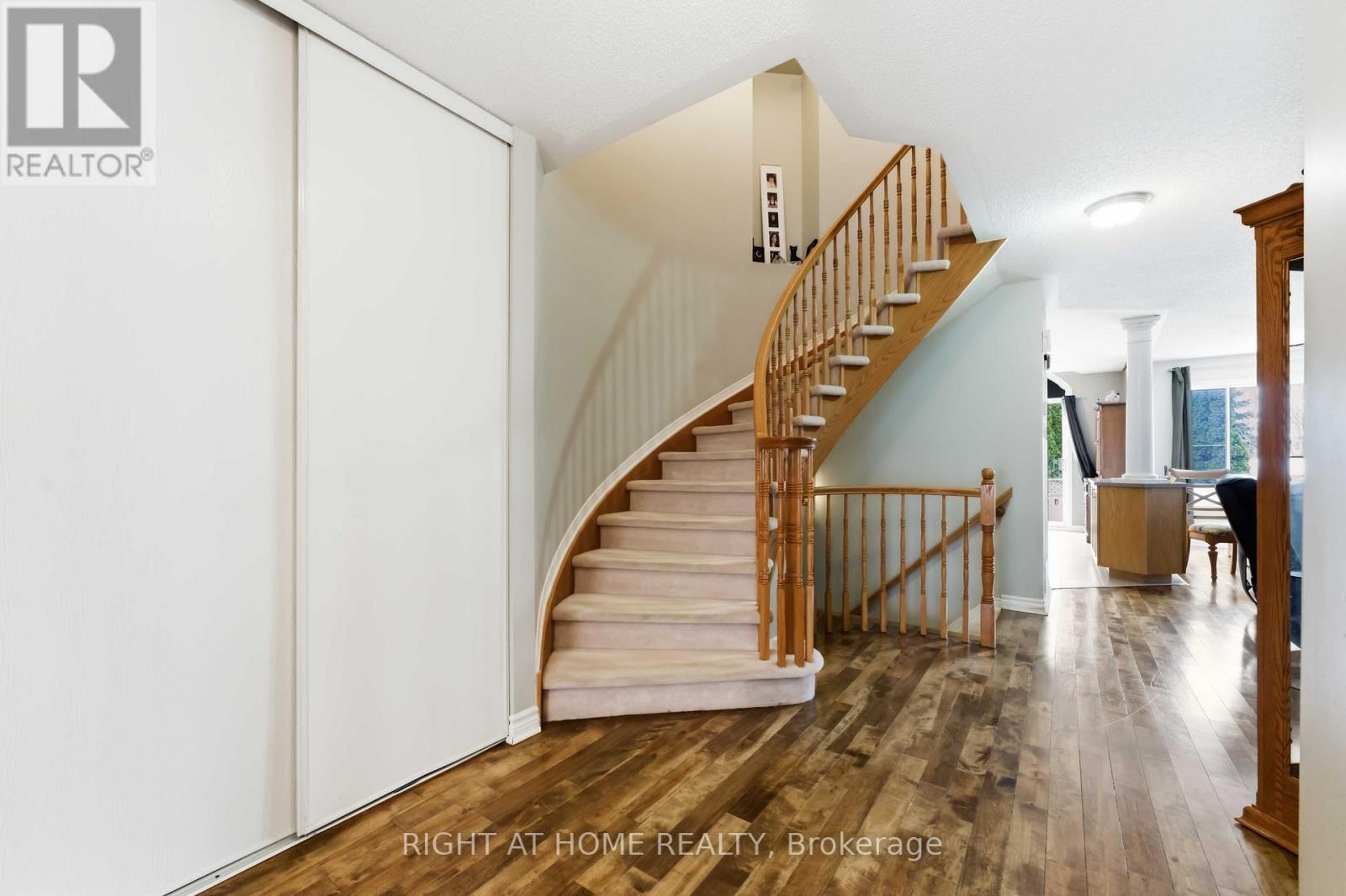 6254 Sablewood Place, Ottawa, Ontario  K1C 7M5 - Photo 5 - X12815156