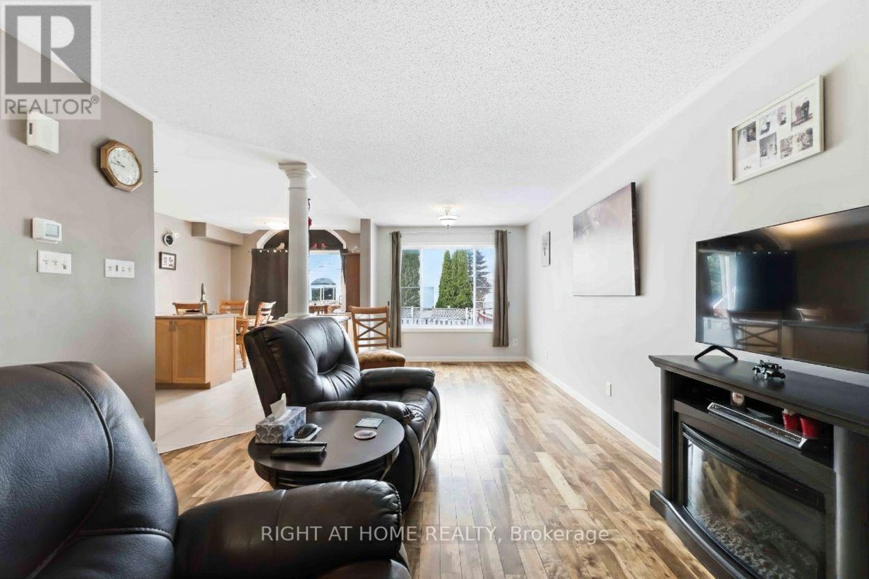 6254 Sablewood Place, Ottawa, Ontario  K1C 7M5 - Photo 6 - X12815156