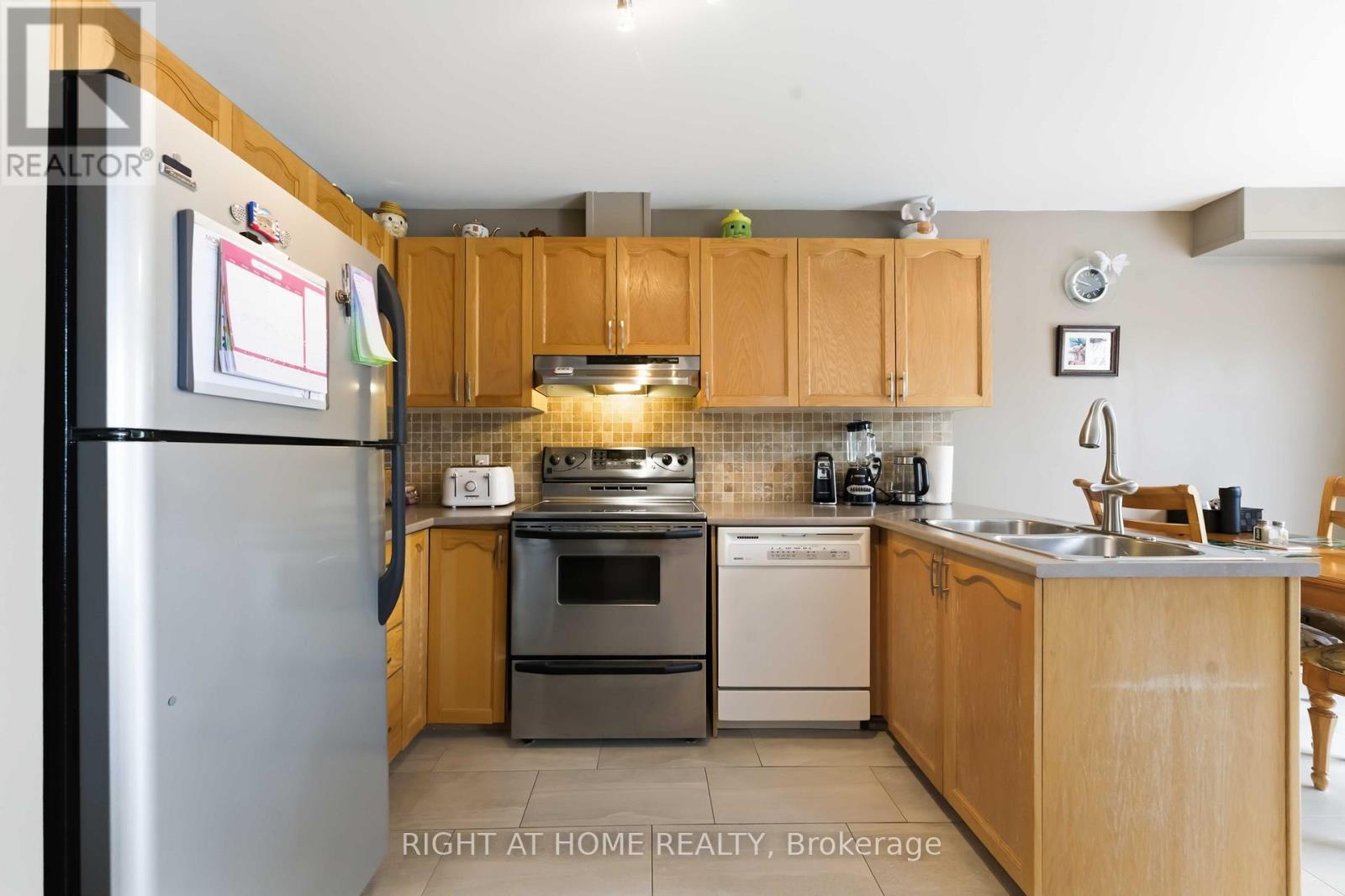 6254 Sablewood Place, Ottawa, Ontario  K1C 7M5 - Photo 9 - X12815156