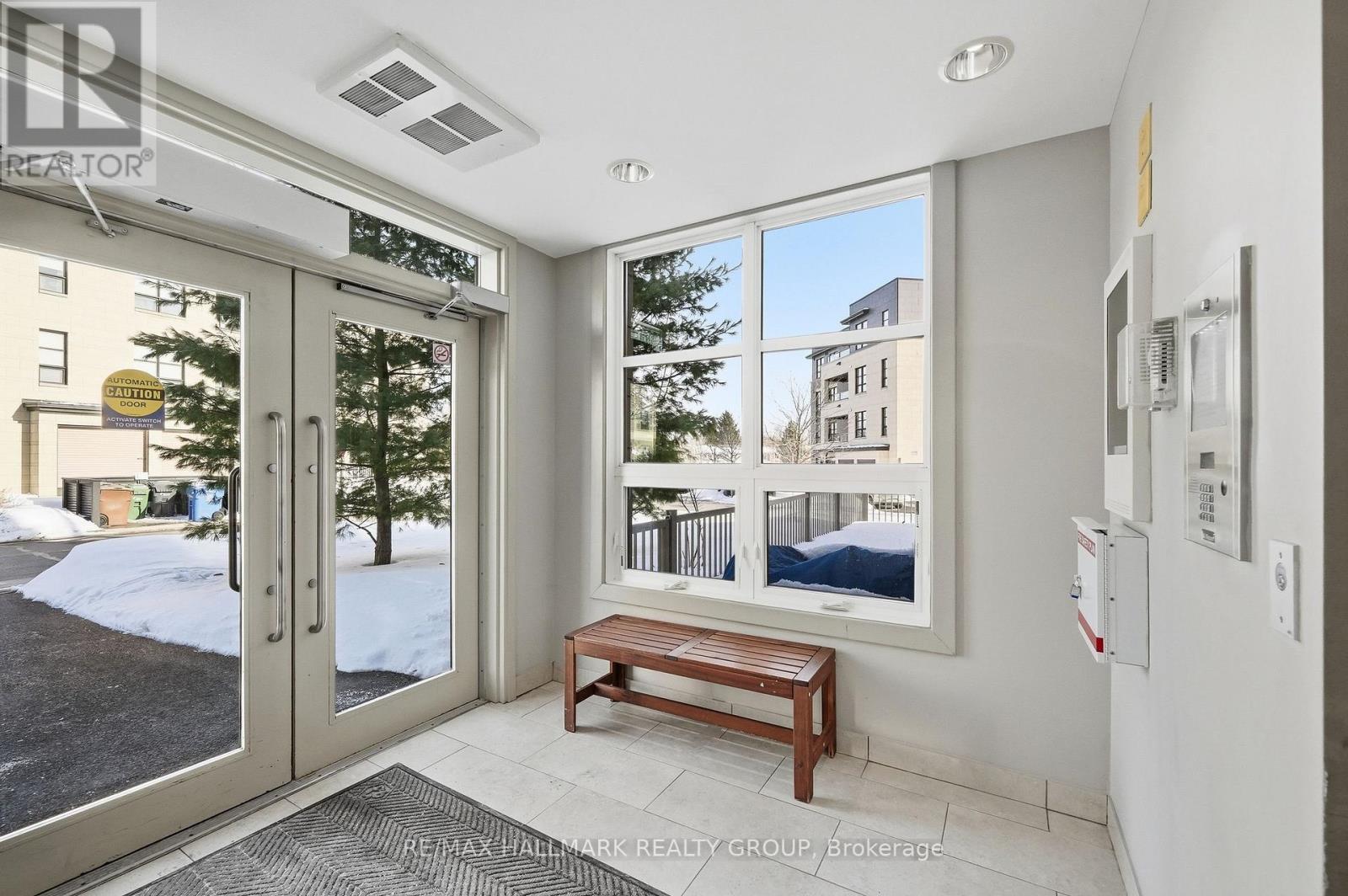 404 - 215 Titanium Private, Ottawa, Ontario  K1C 0B7 - Photo 2 - X12815182