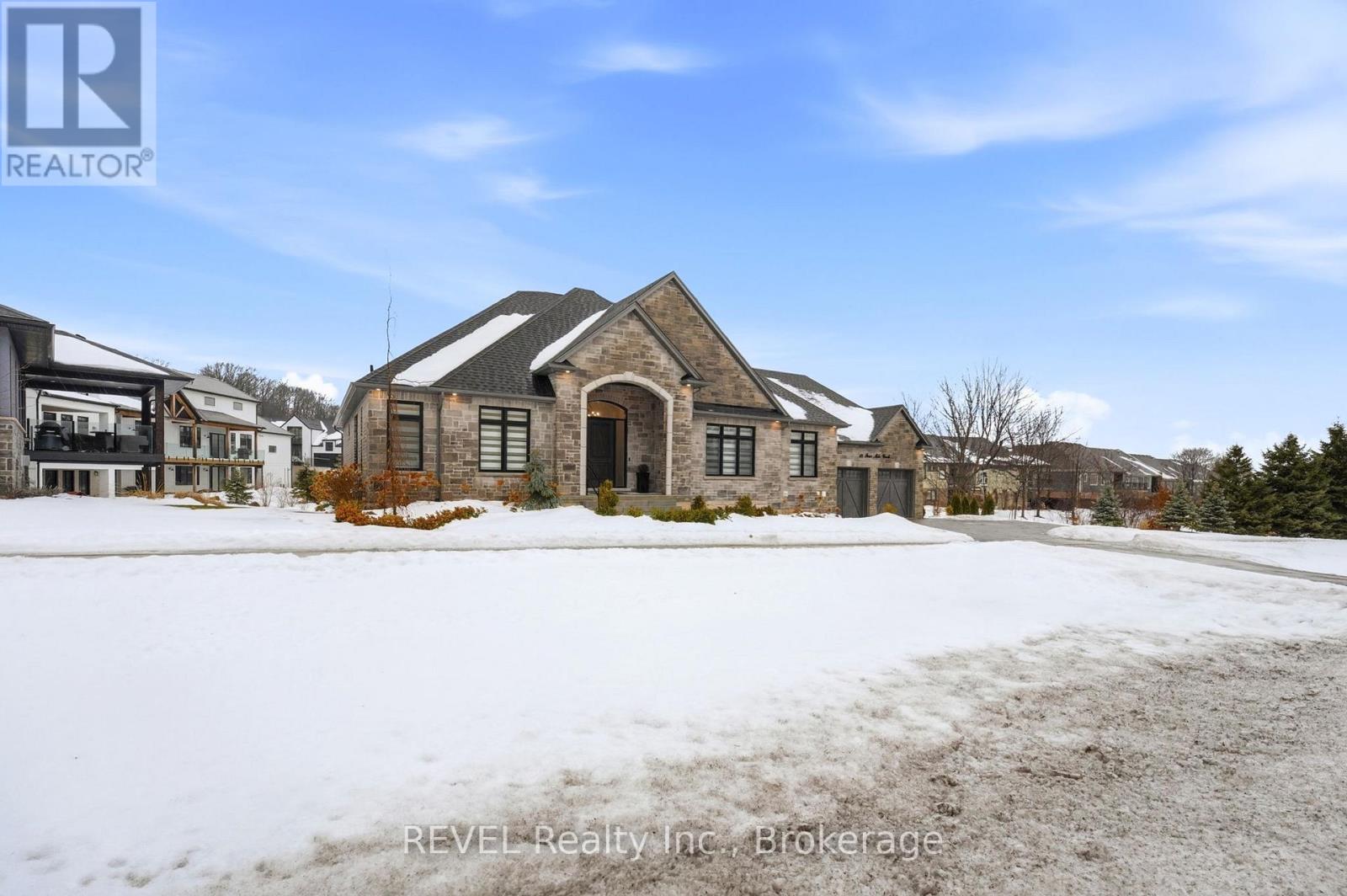 18 Four Mile Creek Road, Niagara-On-The-Lake, Ontario L0S 1J1 - Photo 2 - X12815036