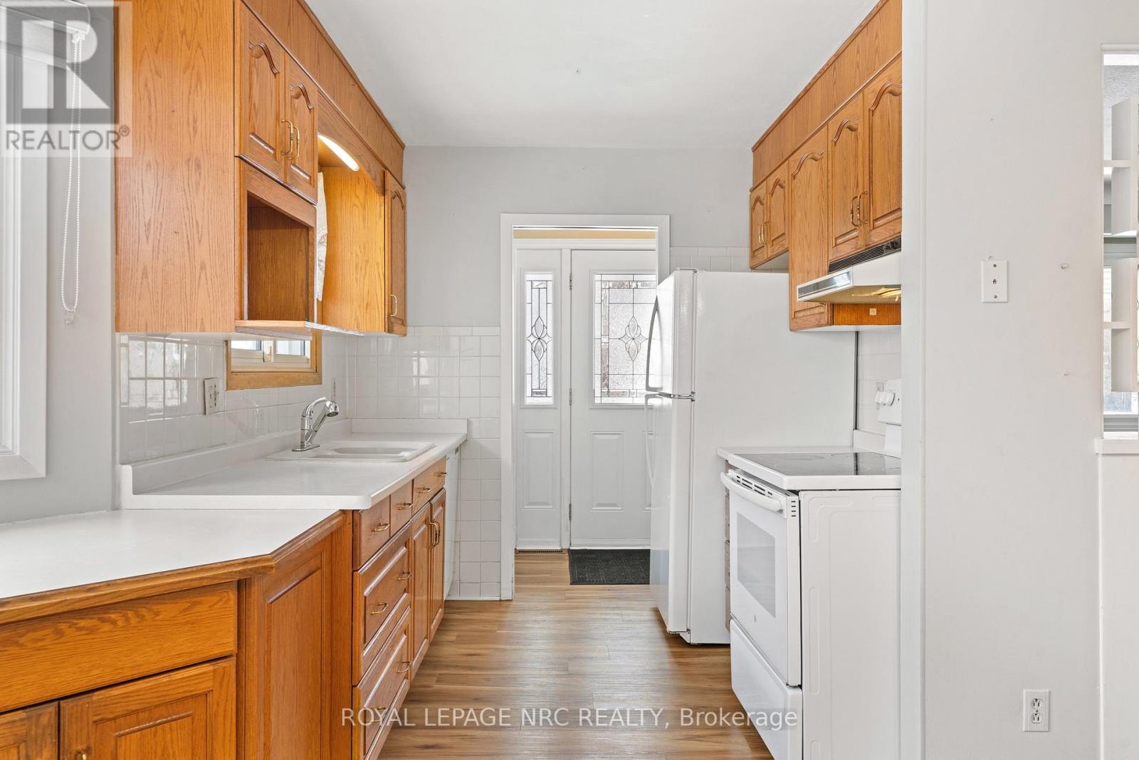 6 Brookbanks Drive N, St. Catharines (Lakeport), Ontario  L2N 3W6 - Photo 6 - X12815060