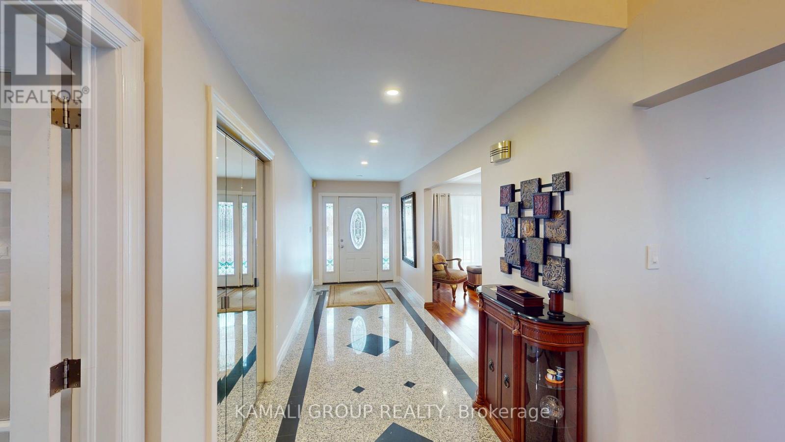 Main - 38 Spruce Avenue, Richmond Hill, Ontario  L4C 6W1 - Photo 3 - N12718734