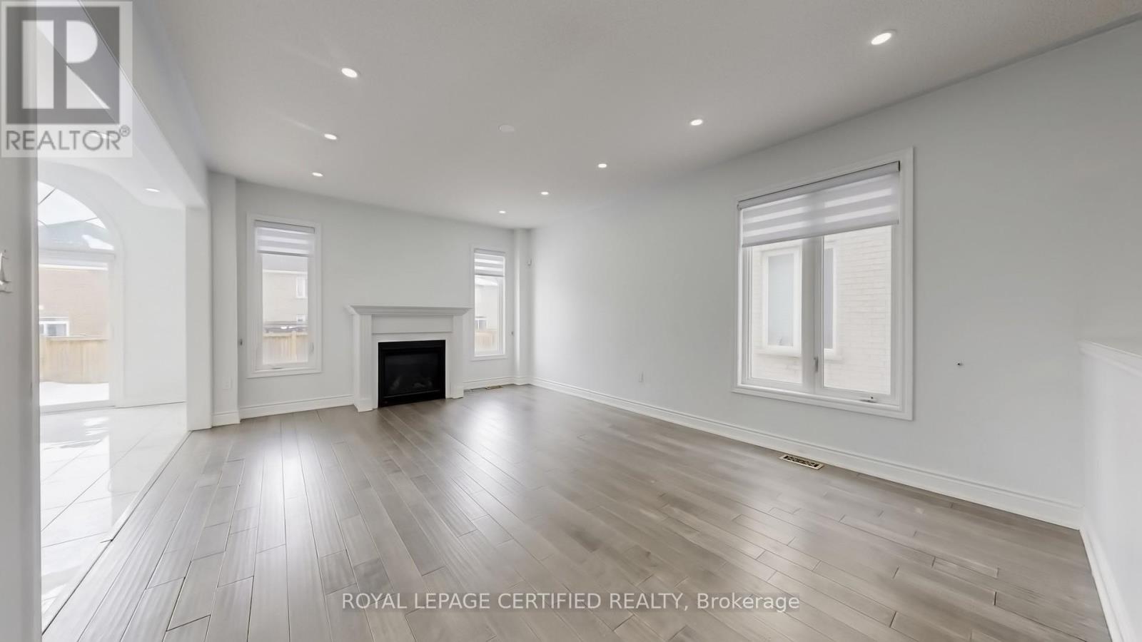 62 Heritage Street, Bradford West Gwillimbury, Ontario  L3Z 0X4 - Photo 5 - N12809106