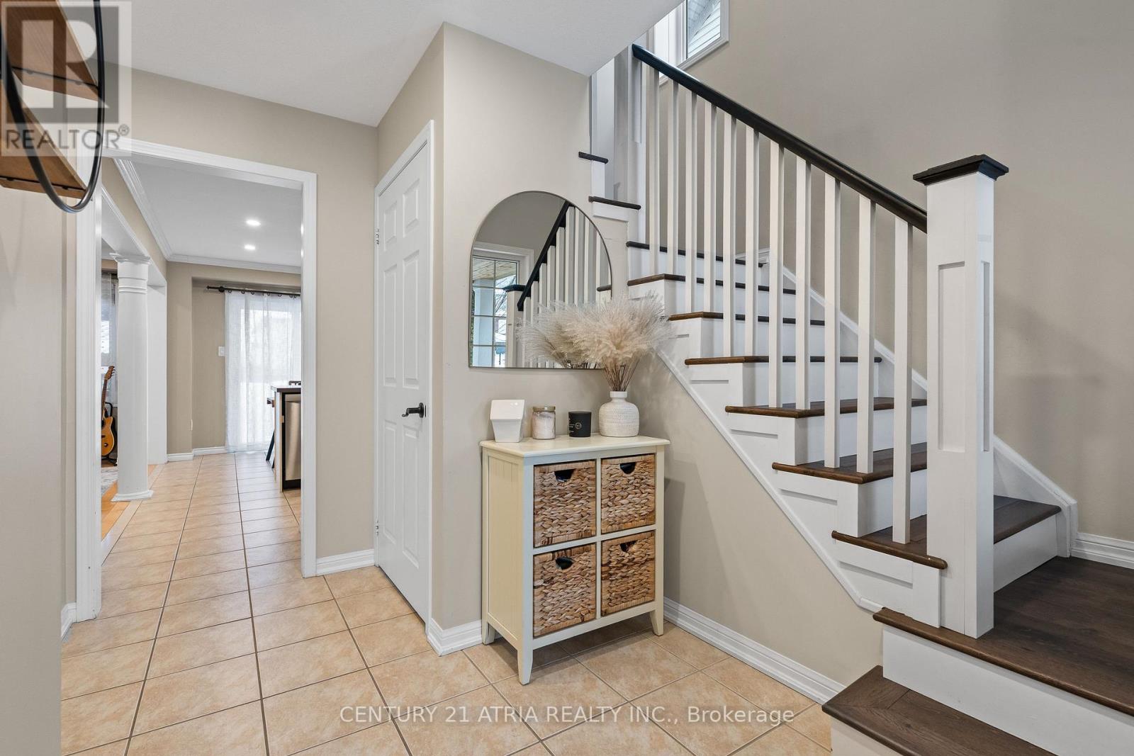 19 Bird Street, Barrie, Ontario  L4N 0X4 - Photo 4 - S12531862