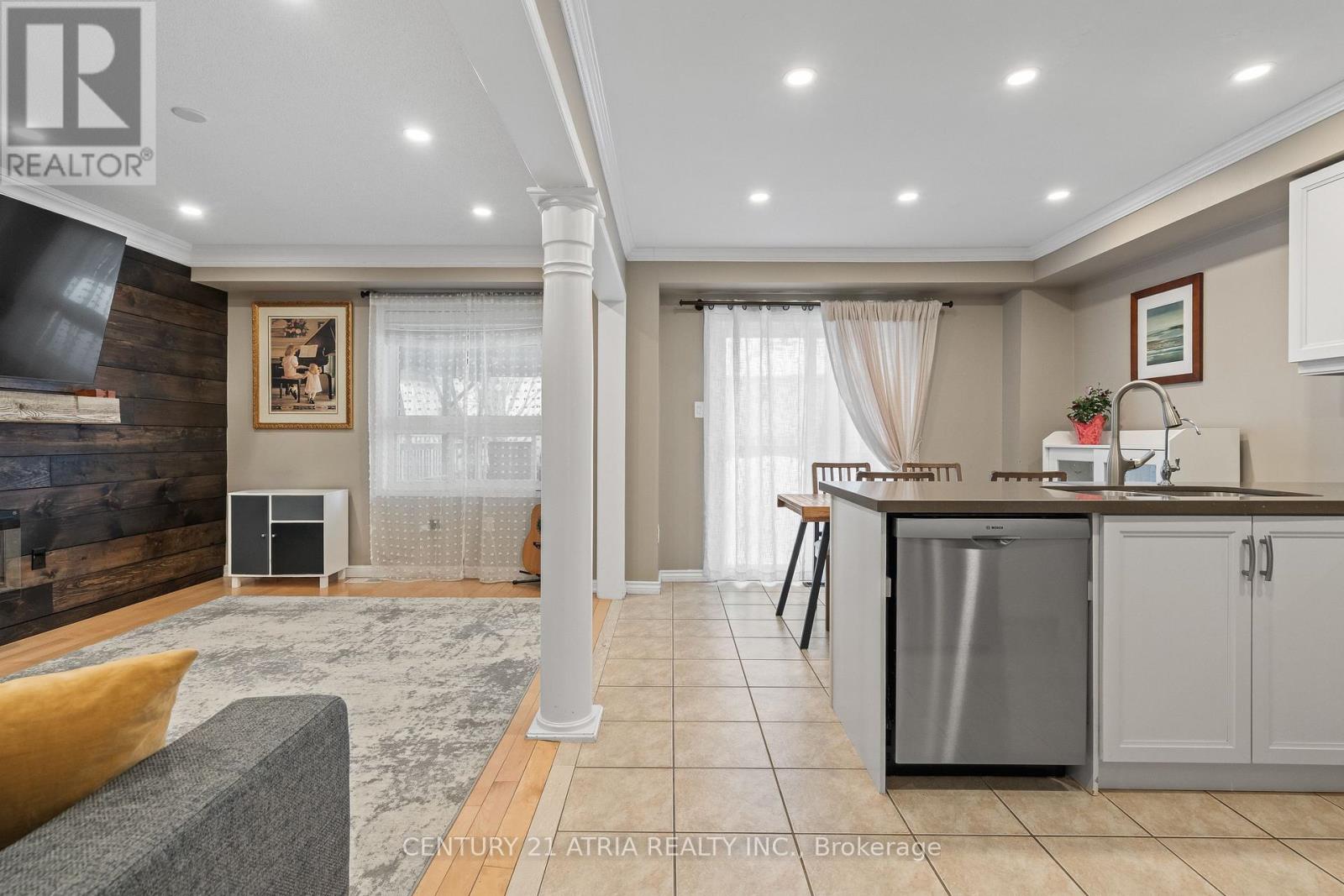 19 Bird Street, Barrie, Ontario  L4N 0X4 - Photo 8 - S12531862