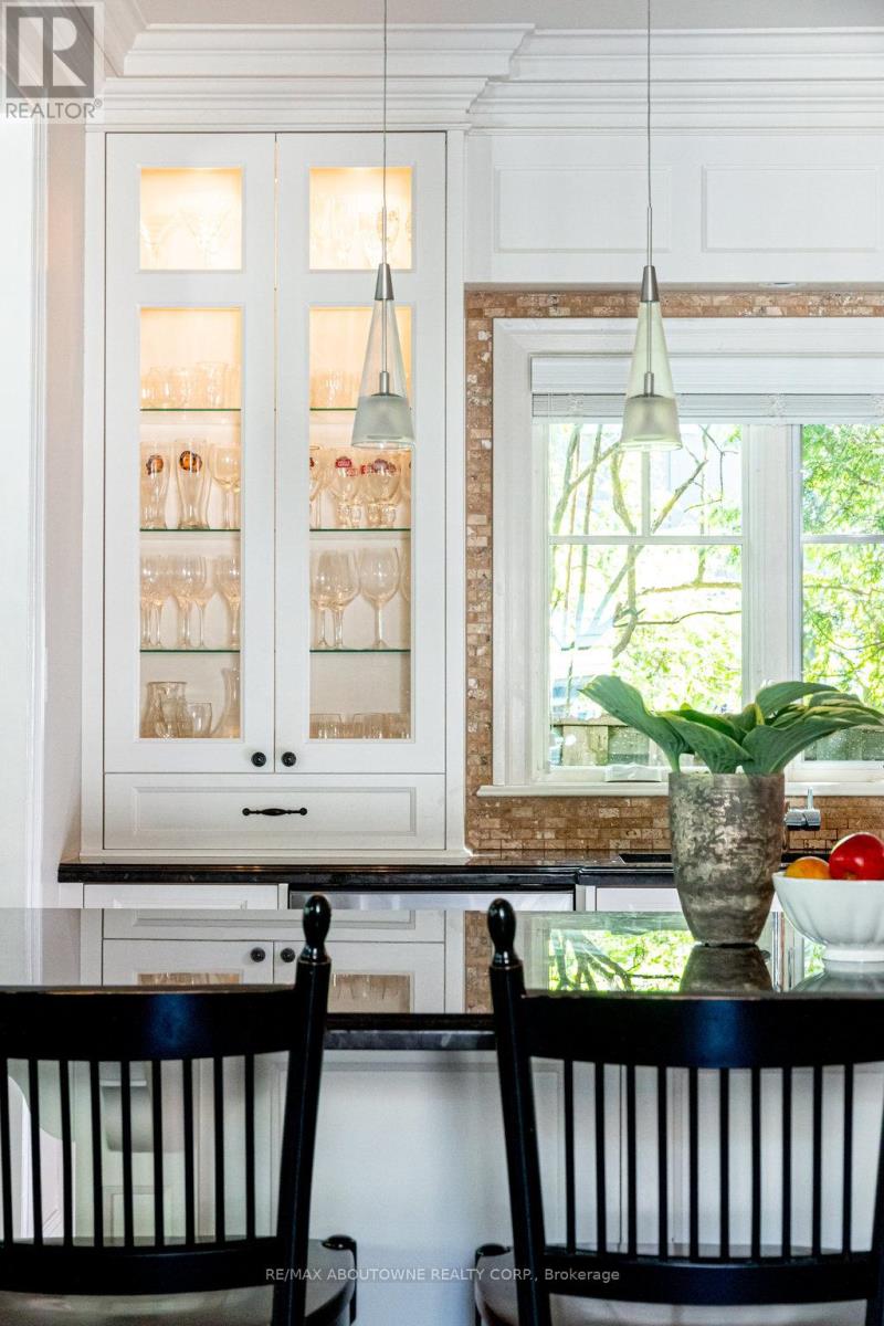 44 Head Street, Oakville, Ontario  L6K 1L5 - Photo 18 - W12379865