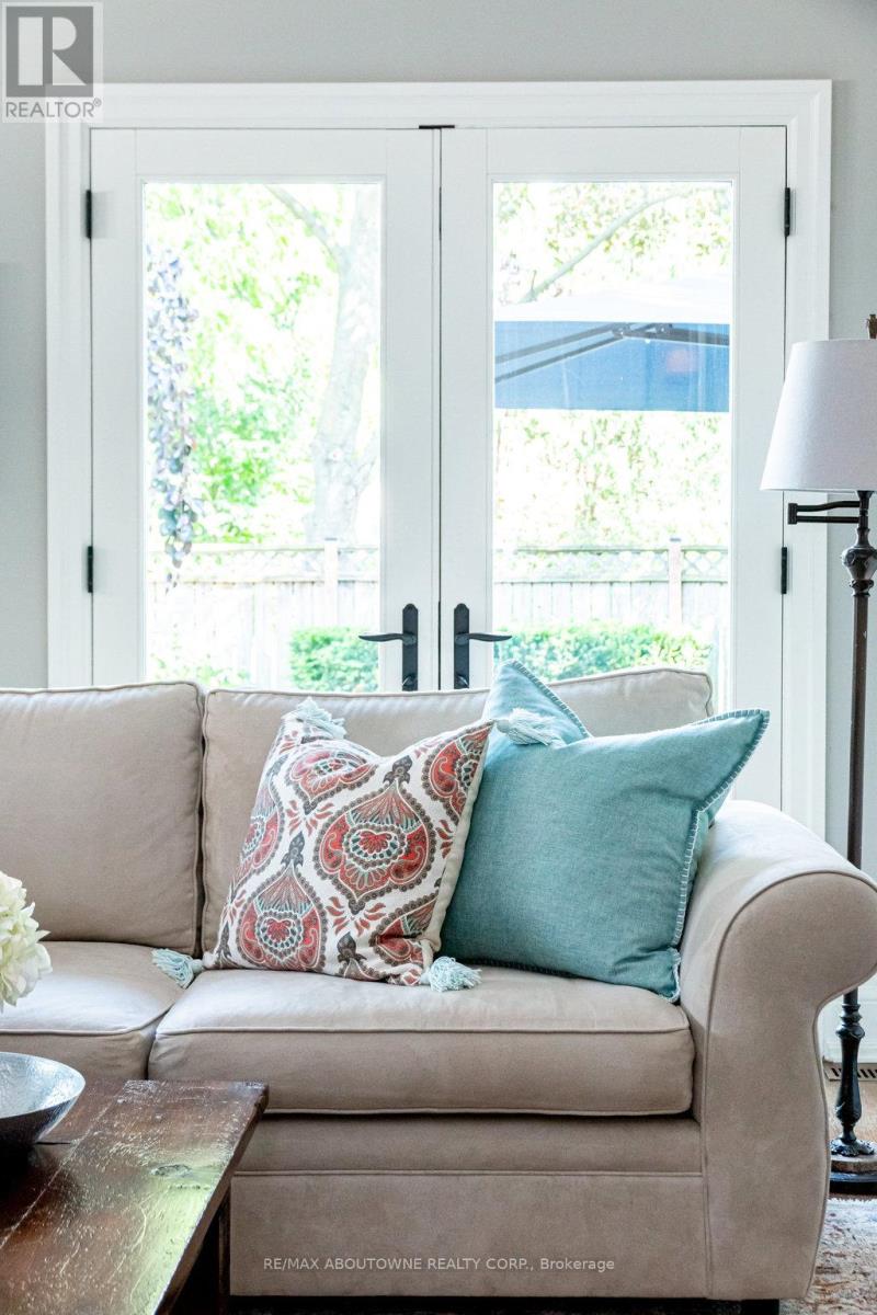 44 Head Street, Oakville, Ontario  L6K 1L5 - Photo 21 - W12379865