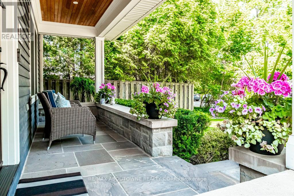 44 Head Street, Oakville, Ontario  L6K 1L5 - Photo 6 - W12379865