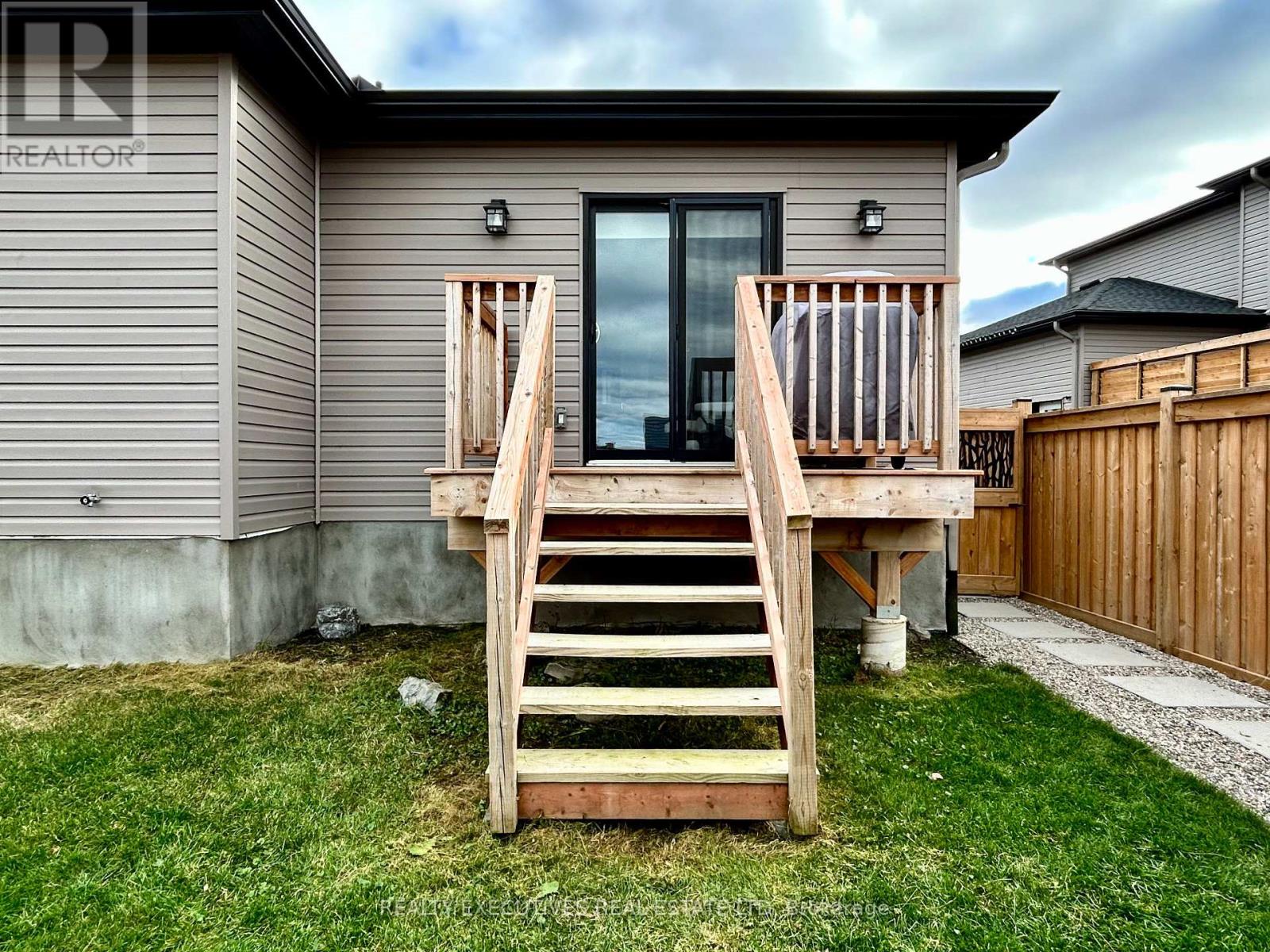 460 Arora Crescent S, North Dundas, Ontario  K0C 2K0 - Photo 35 - X12815184