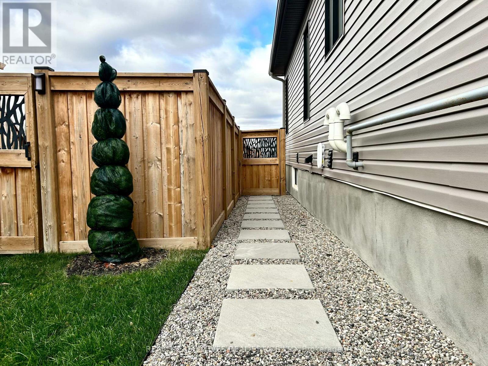 460 Arora Crescent S, North Dundas, Ontario  K0C 2K0 - Photo 39 - X12815184