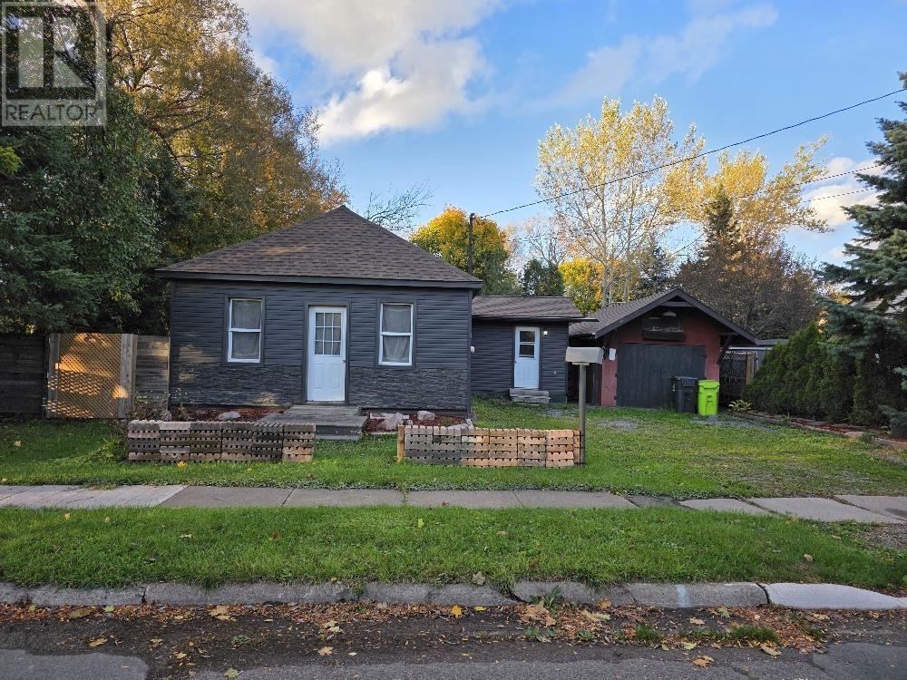 886 Bonney St, Sault Ste. Marie, Ontario  P6C 1A8 - Photo 2 - SM253062