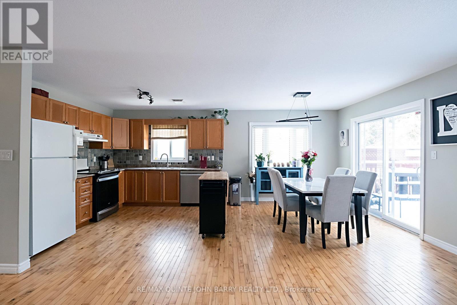 179 Nicholas Street, Quinte West (Murray Ward), Ontario  K8V 6E8 - Photo 10 - X12815000