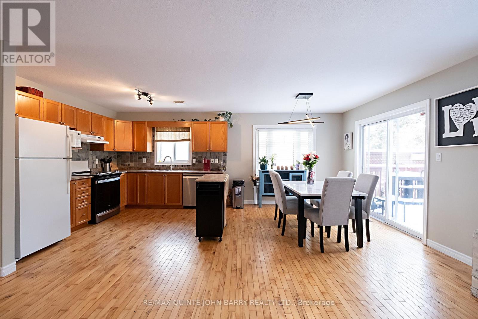 179 Nicholas Street, Quinte West (Murray Ward), Ontario  K8V 6E8 - Photo 11 - X12815000