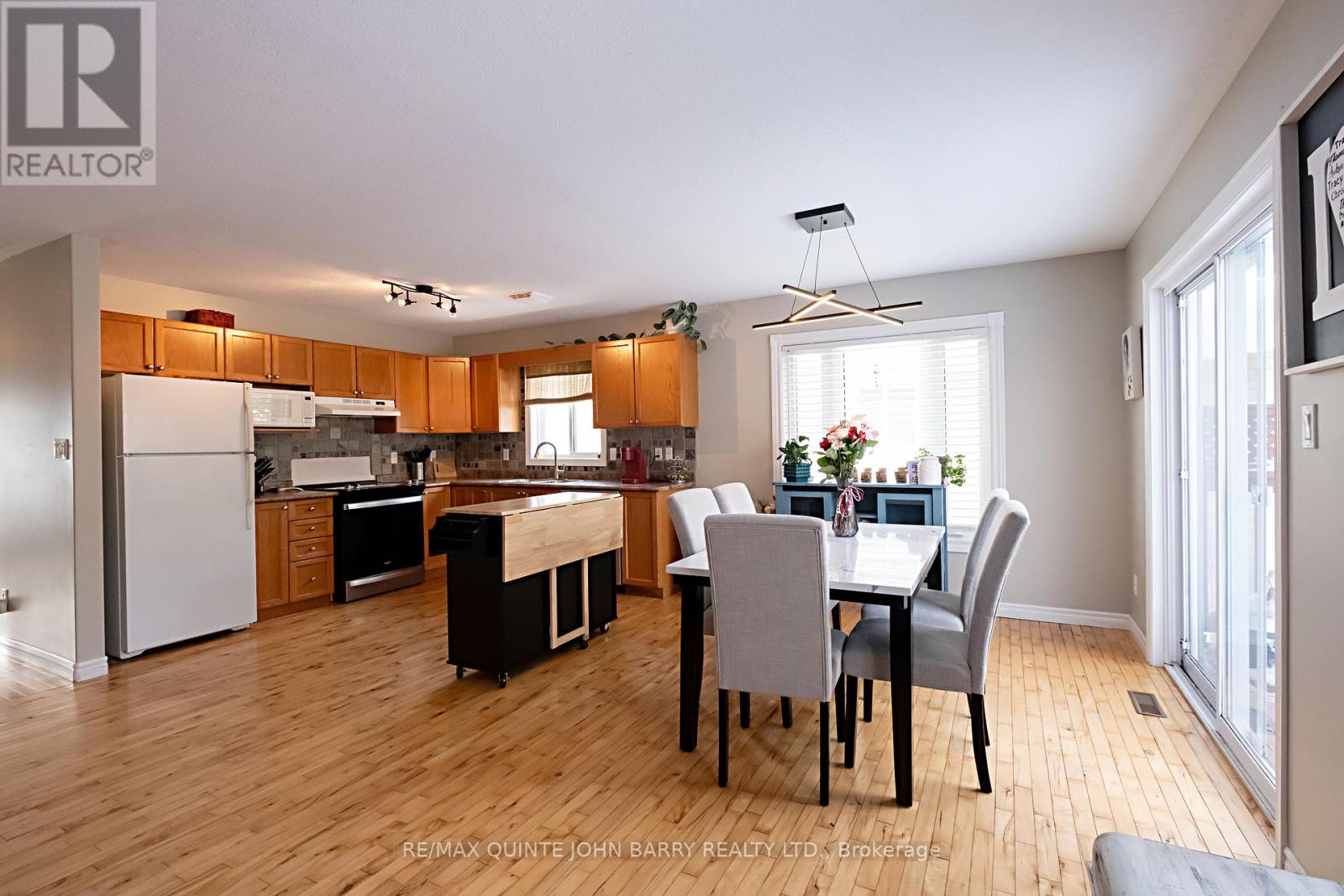 179 Nicholas Street, Quinte West (Murray Ward), Ontario  K8V 6E8 - Photo 13 - X12815000