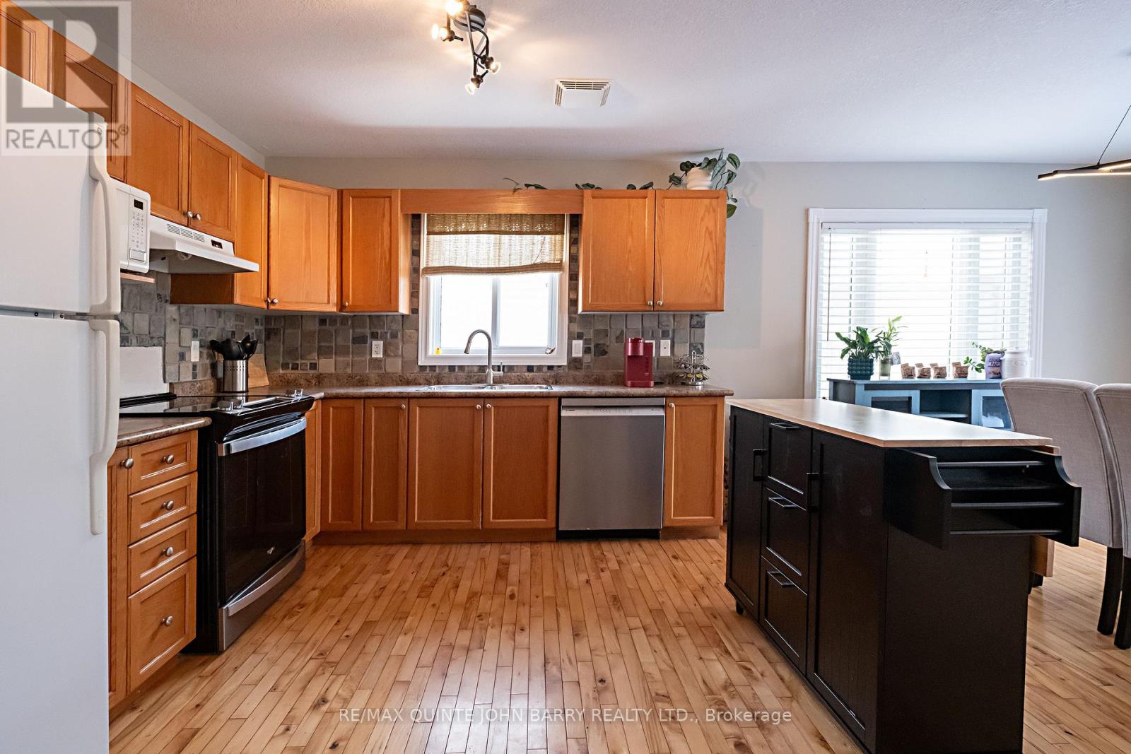 179 Nicholas Street, Quinte West (Murray Ward), Ontario  K8V 6E8 - Photo 8 - X12815000