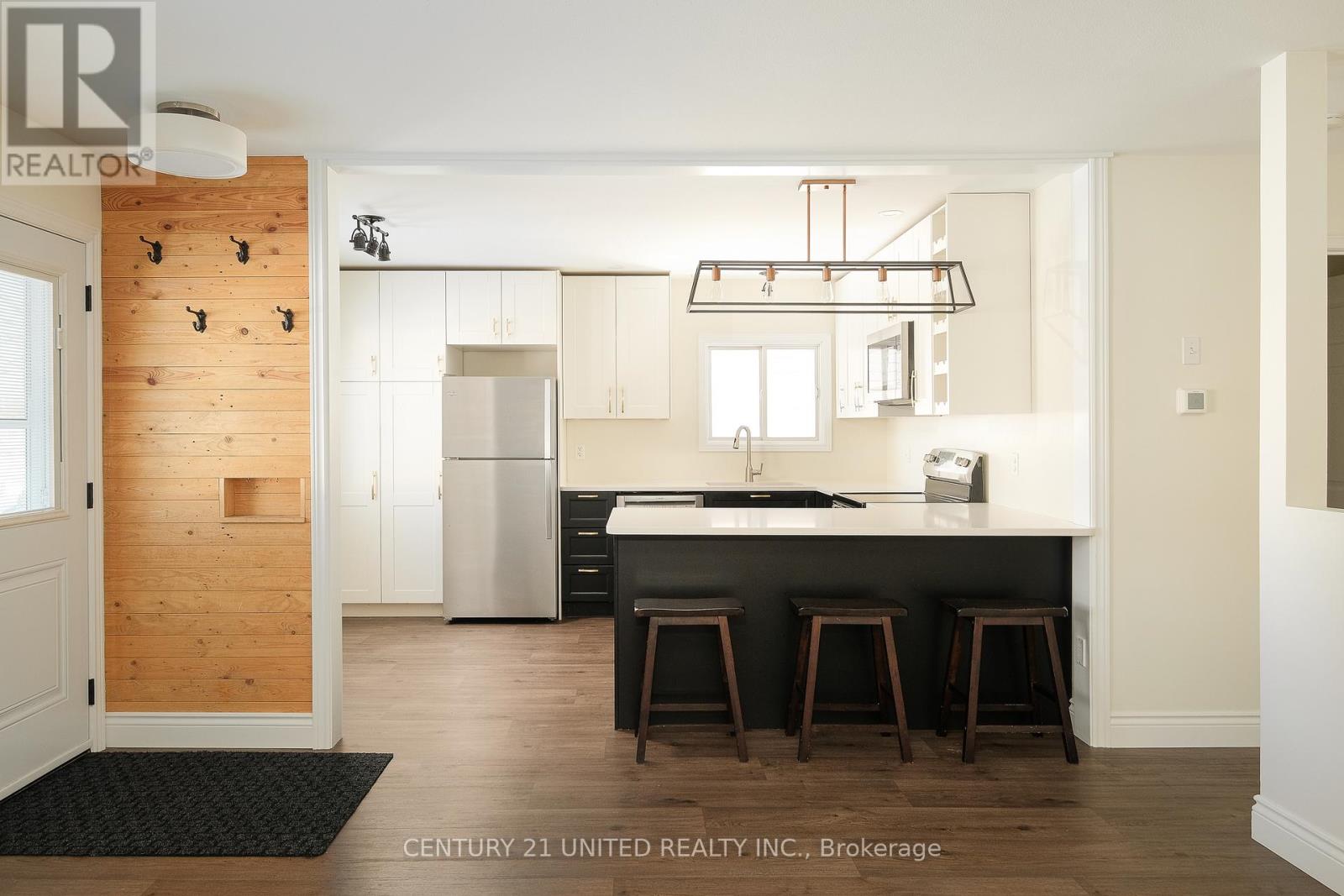 123 Towerhill Road, Peterborough, Ontario  K9H 7M7 - Photo 2 - X12815044