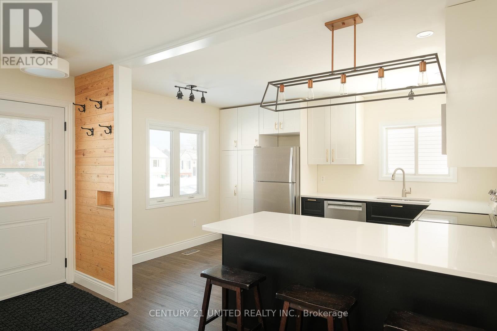 123 Towerhill Road, Peterborough, Ontario  K9H 7M7 - Photo 3 - X12815044