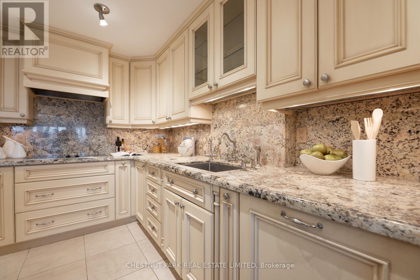 1606 - 110 Bloor Street W, Toronto (Annex), Ontario  M5S 2W7 - Photo 20 - C12815096