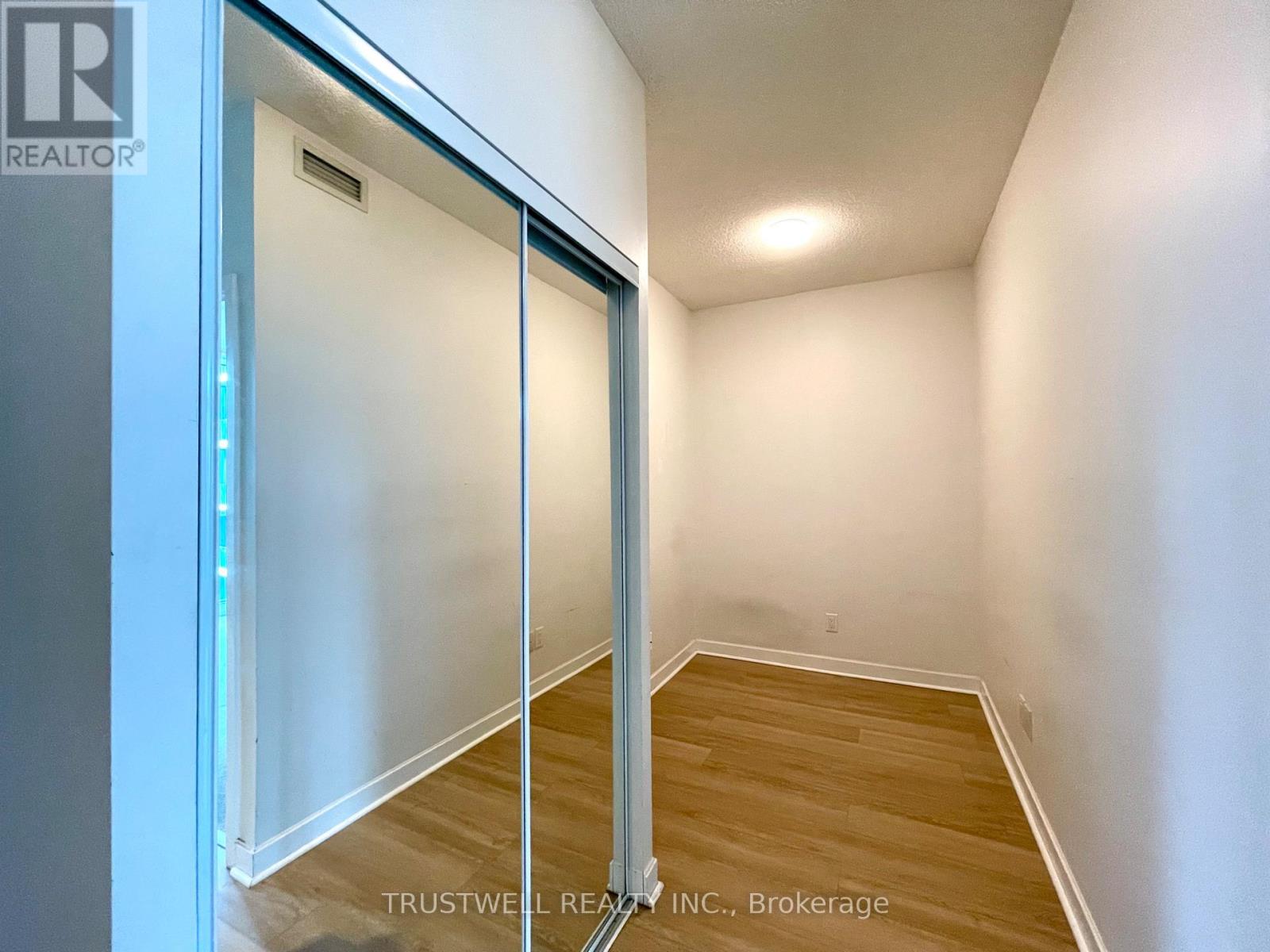 2805 - 33 Bay Street, Toronto, Ontario  M5J 2Z3 - Photo 3 - C12815098