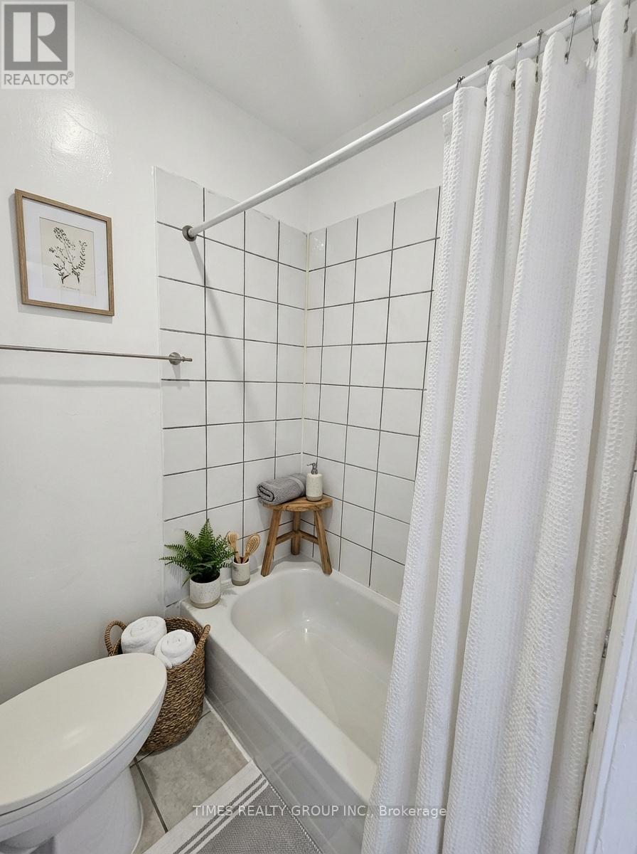 203 - 1566 Avenue Road, Toronto, Ontario  M5M 3X6 - Photo 2 - C12815138