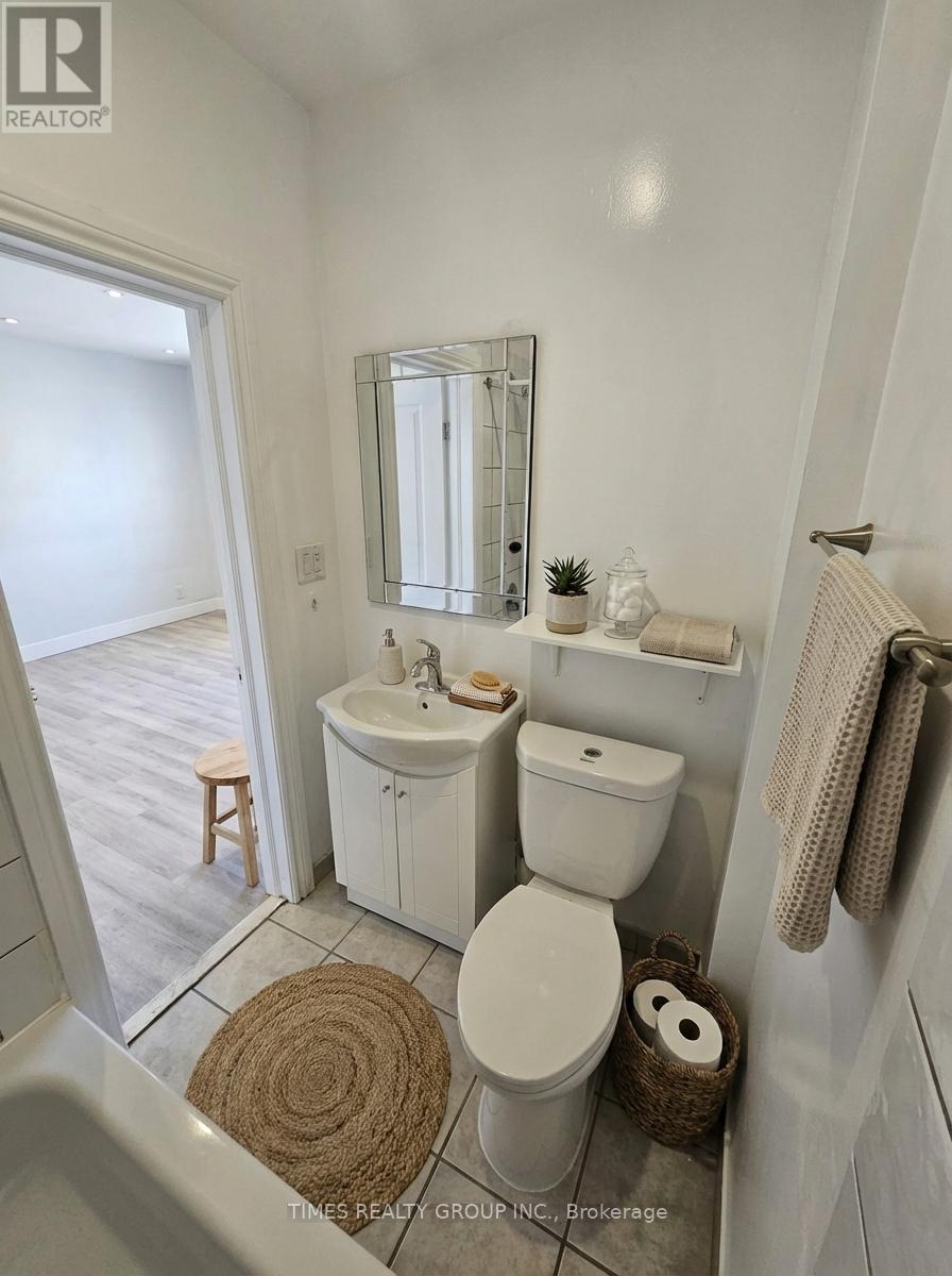 203 - 1566 Avenue Road, Toronto, Ontario  M5M 3X6 - Photo 4 - C12815138