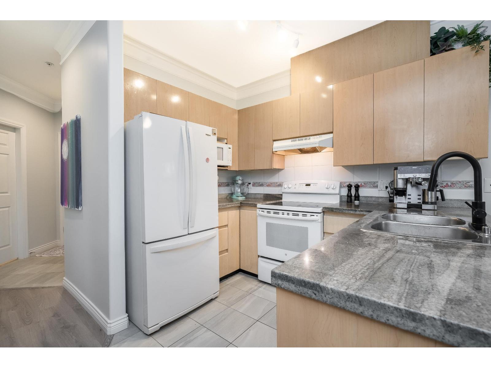 107 8115 121a Street, Surrey, British Columbia  V3W 1J2 - Photo 5 - R3087512