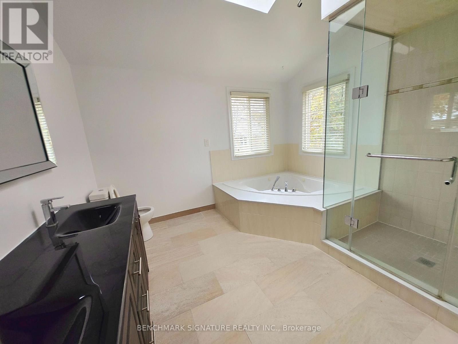 9 Hashbury Place, Markham, Ontario  L3T 7H4 - Photo 12 - N12815120