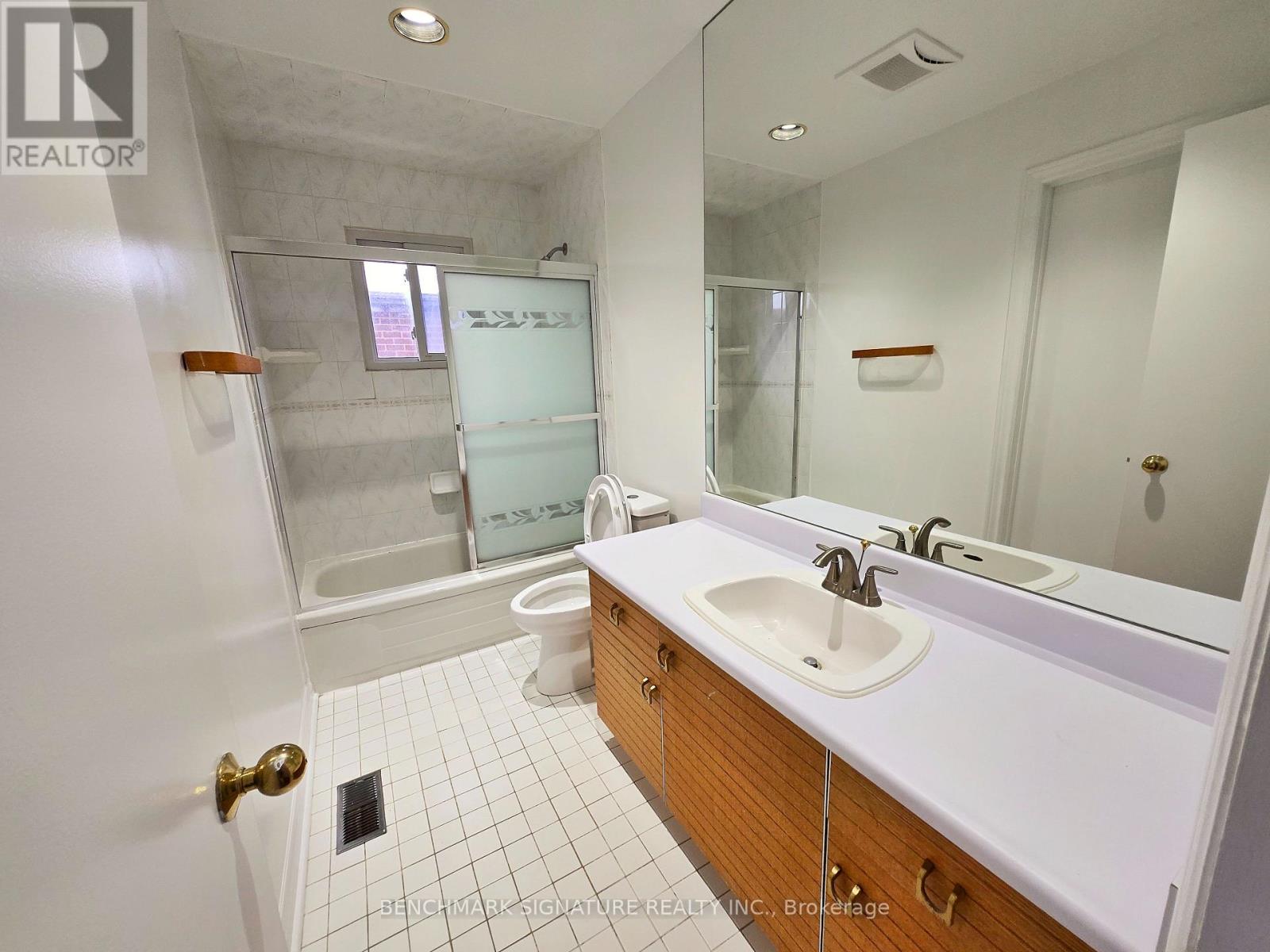 9 Hashbury Place, Markham, Ontario  L3T 7H4 - Photo 16 - N12815120