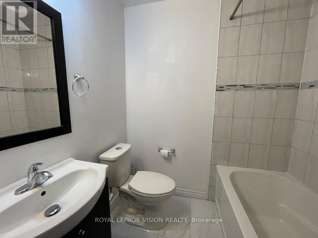 Main - 710 Mountview Place, Newmarket, Ontario  L3Y 3P7 - Photo 11 - N12815164