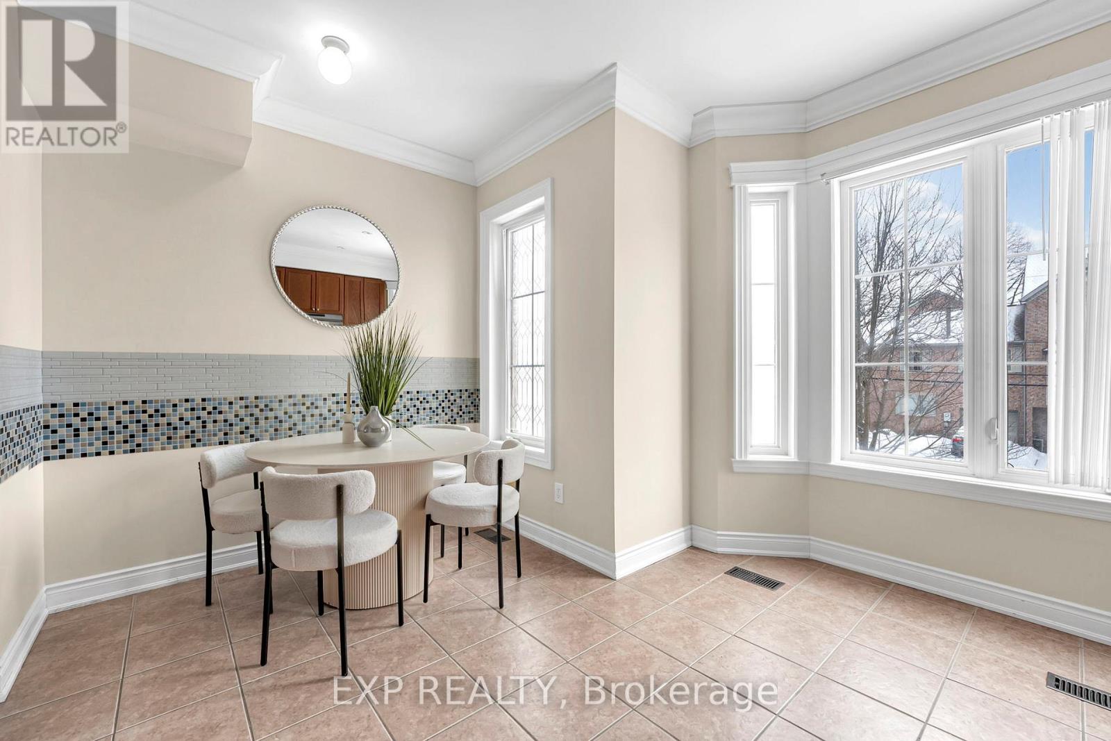 142 Hall Street, Richmond Hill, Ontario  L4C 4N8 - Photo 10 - N12815186