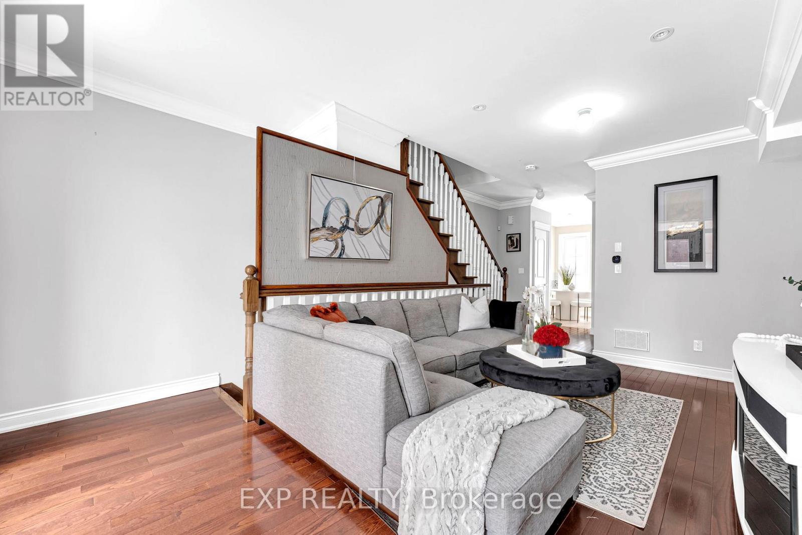 142 Hall Street, Richmond Hill, Ontario  L4C 4N8 - Photo 8 - N12815186