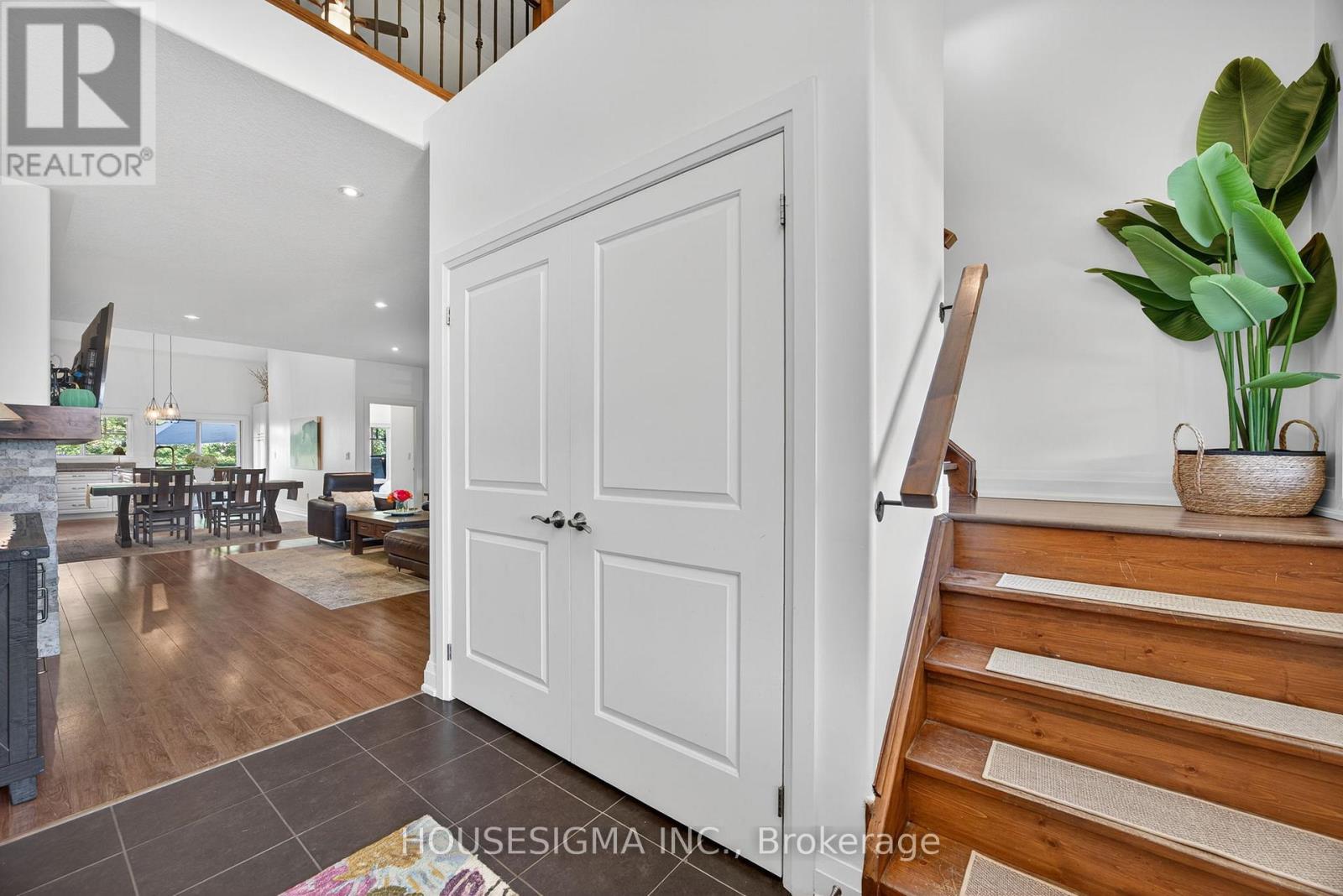 69 Landscape Drive, Oro-Medonte, Ontario  L3R 5B4 - Photo 7 - S12815112