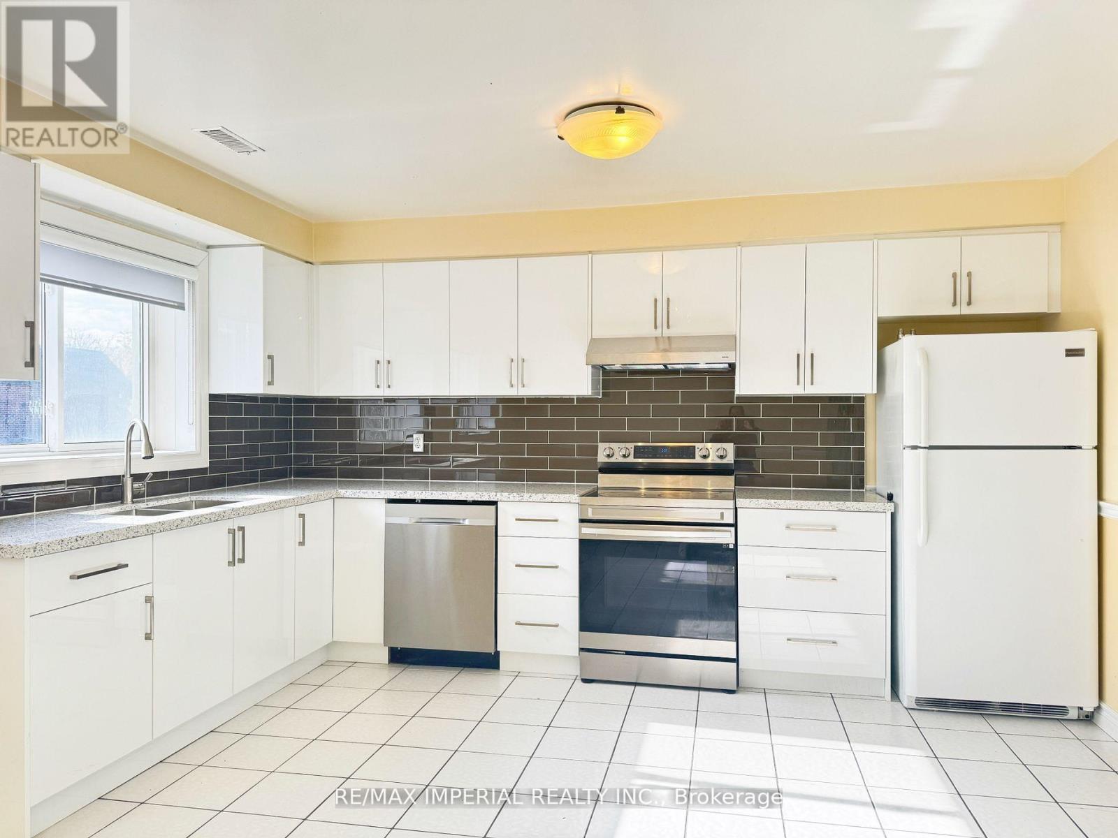 641a The Queensway, Toronto, Ontario  M8Y 1K6 - Photo 2 - W12814996